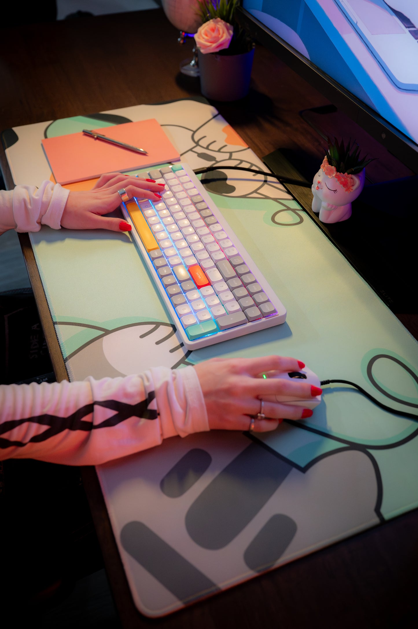 Linus Cat Tips Desk Pad