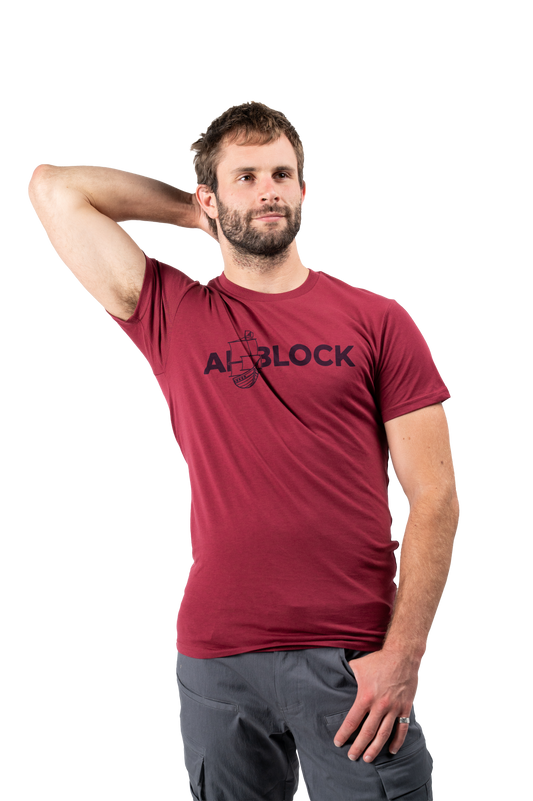 Model: Tynan, Size: Medium, Height: 6’4”/193cm