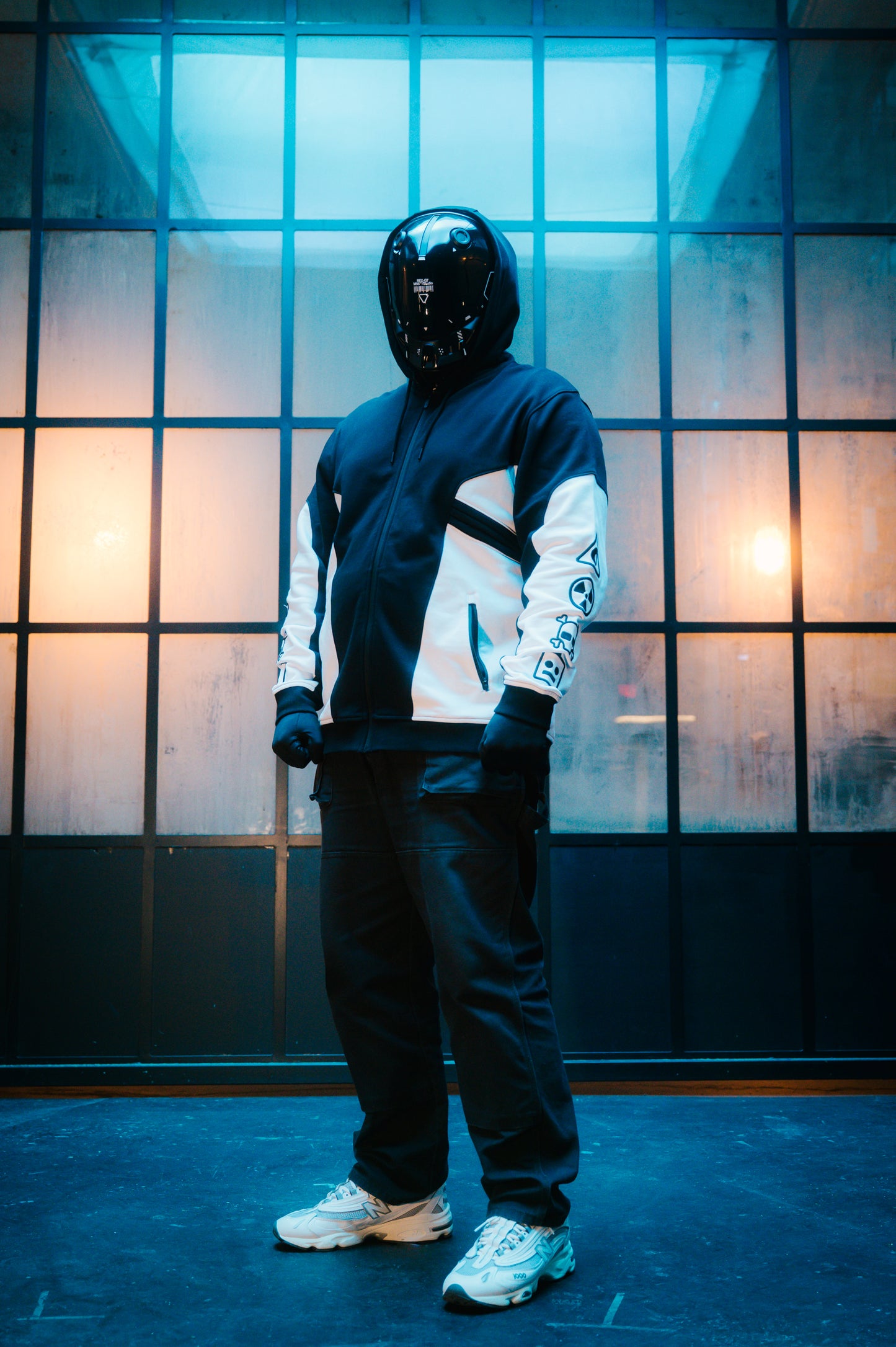 Model: Shahrad, Size: X-Large, Height: 5’11”/180cm