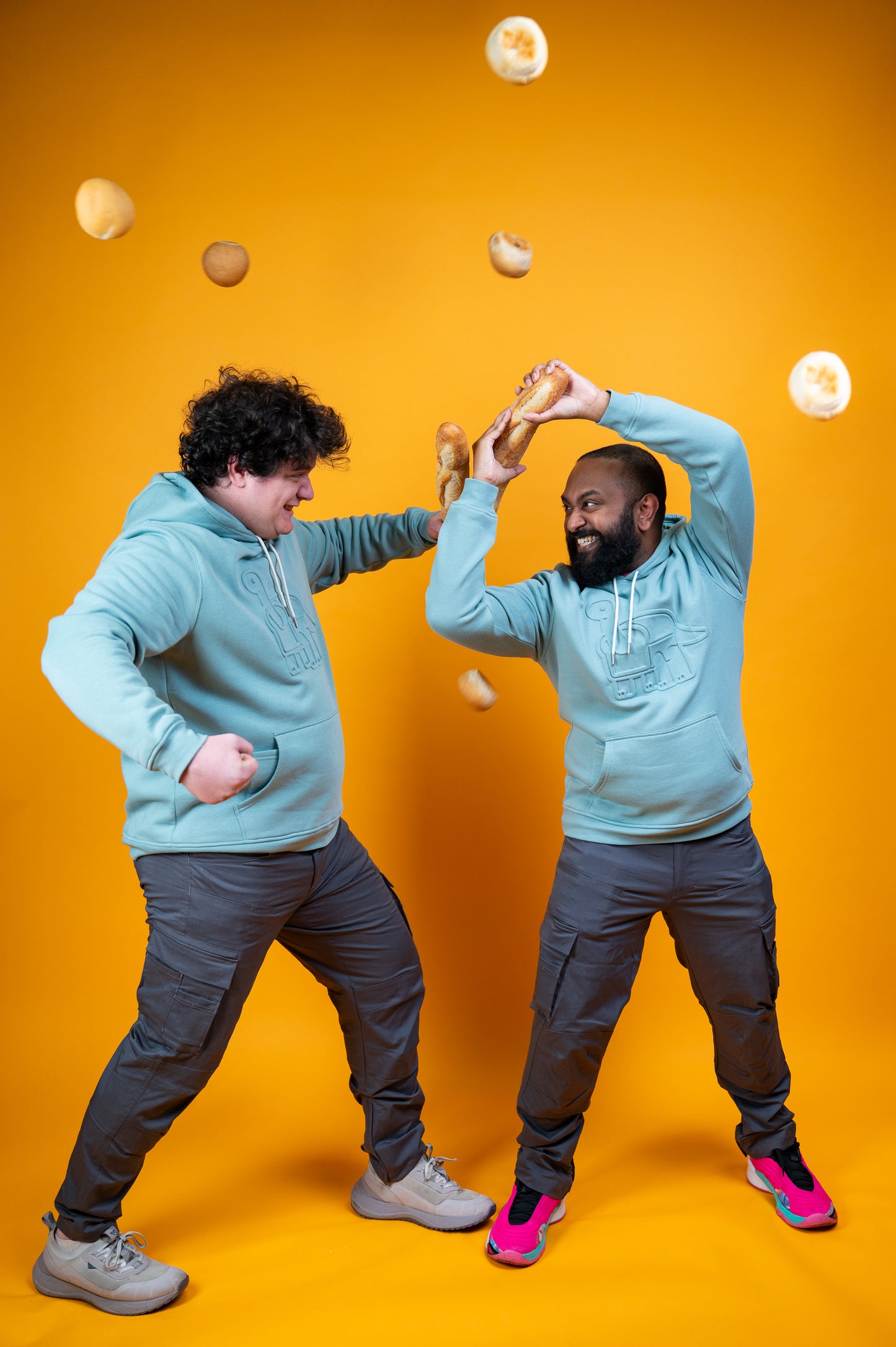 Models: Elijah, Size: X-Large, Height: 5’9”/175cm | Shawn C, Size: Large, Height: 5’6”/168cm