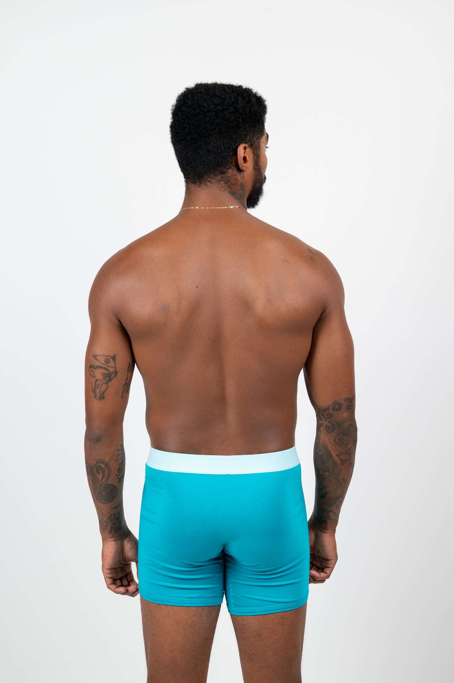 Model: Will, Size: Medium, Height: 5’10”/179cm