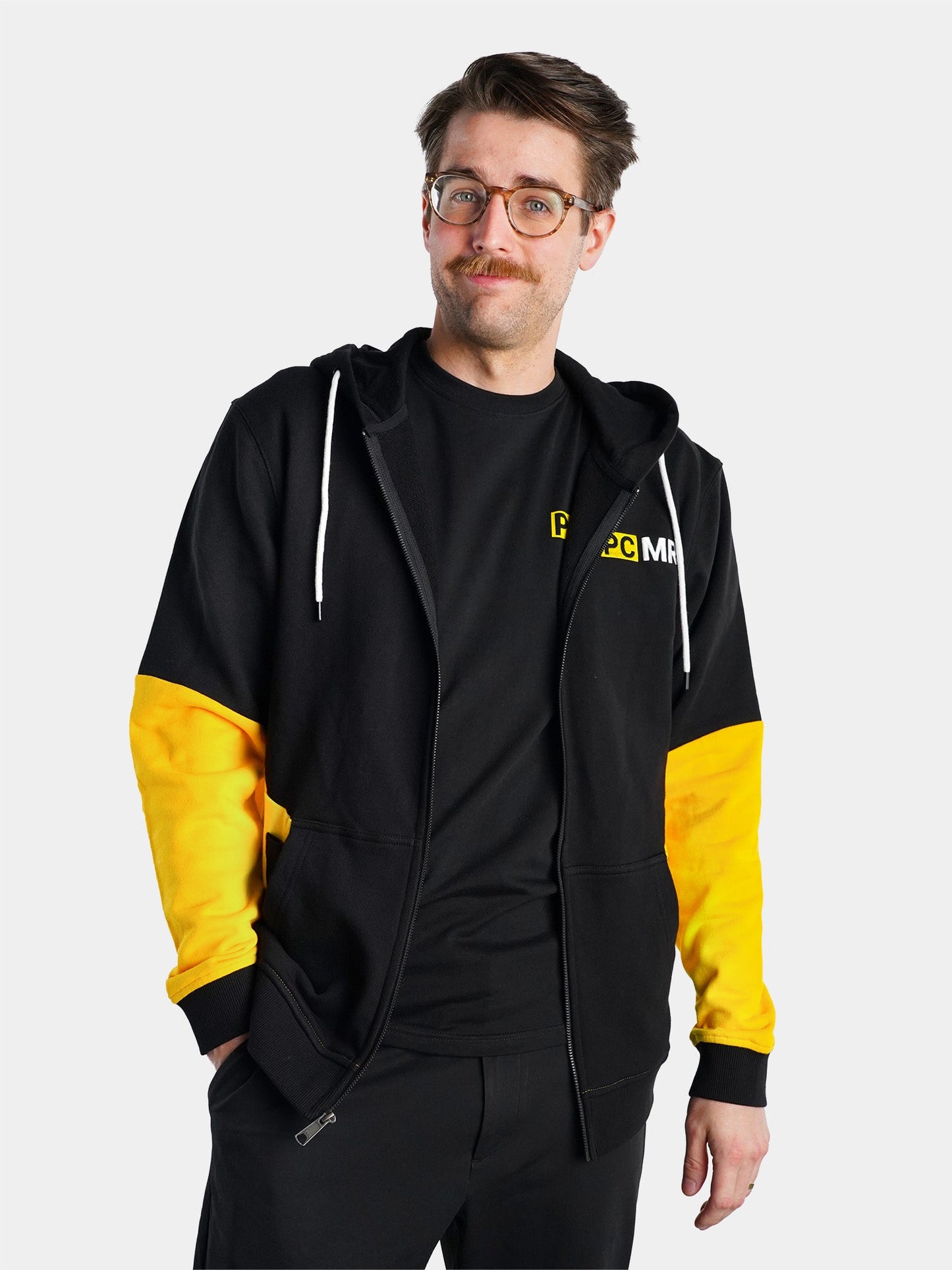Model: Riley, Size: Medium, Height: 6’1”/185cm