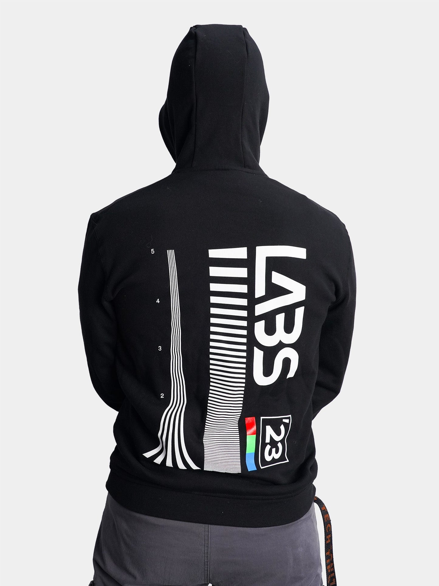 Model: Linus, Size: Medium, Height: 5’6”/168cm