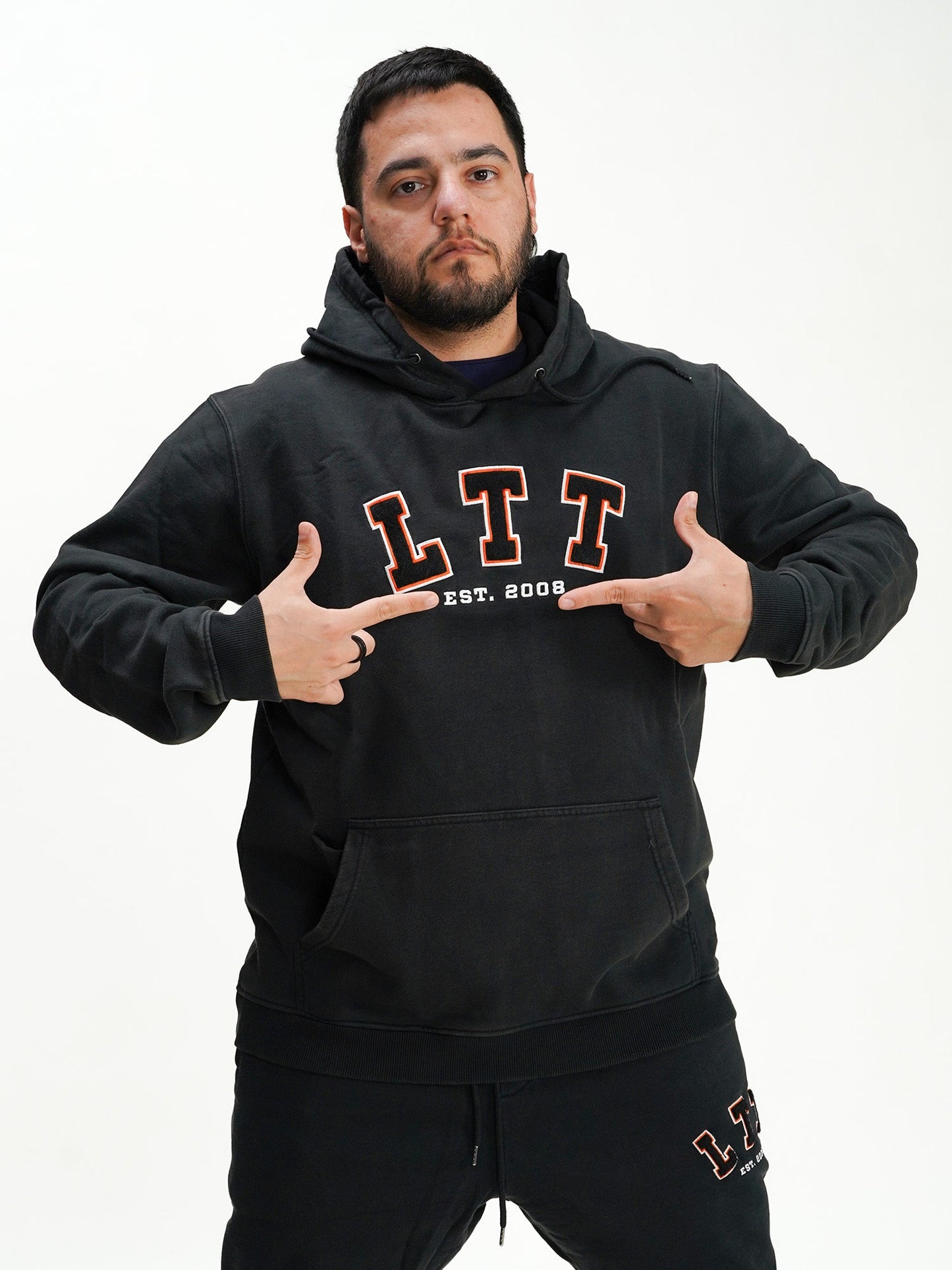 Model: Shahrad, Size: X-Large, Height: 5’11”/180cm