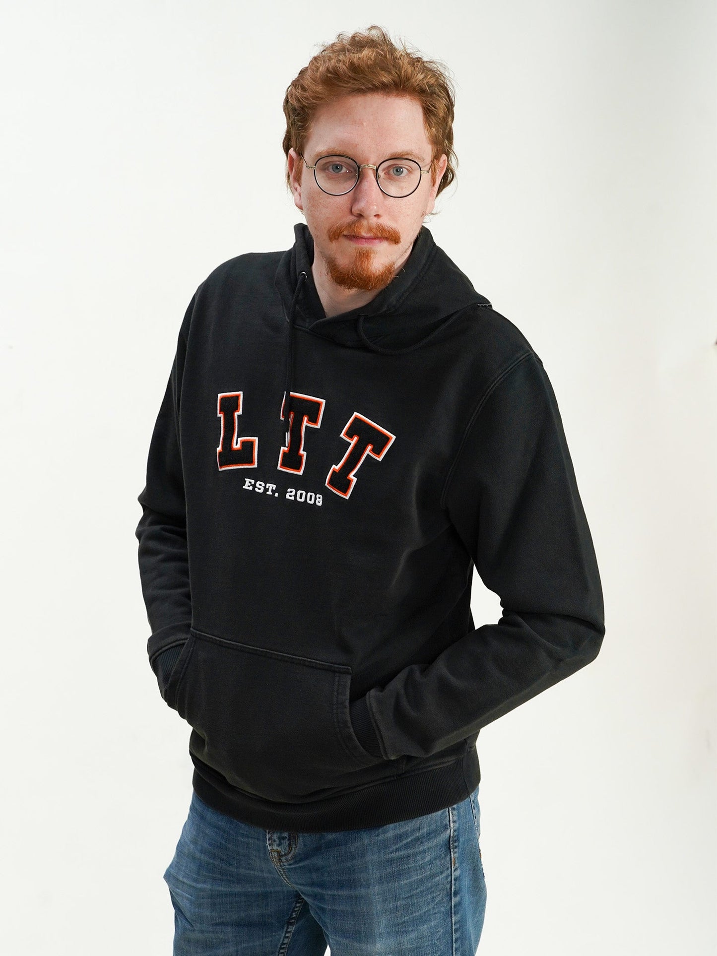 Model: Jonathan, Size: Medium, Height: 6’4”/193cm