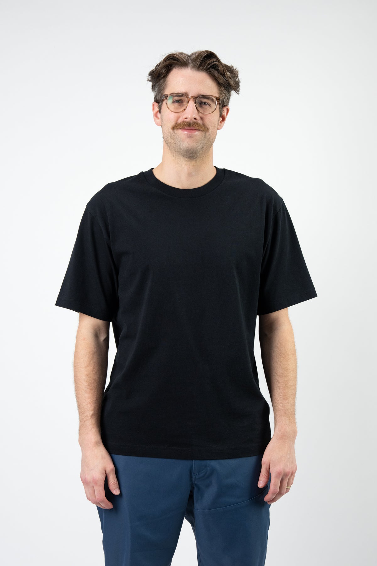 Model: Riley, Size: Medium, Height: 6’1”/185cm #color_black
