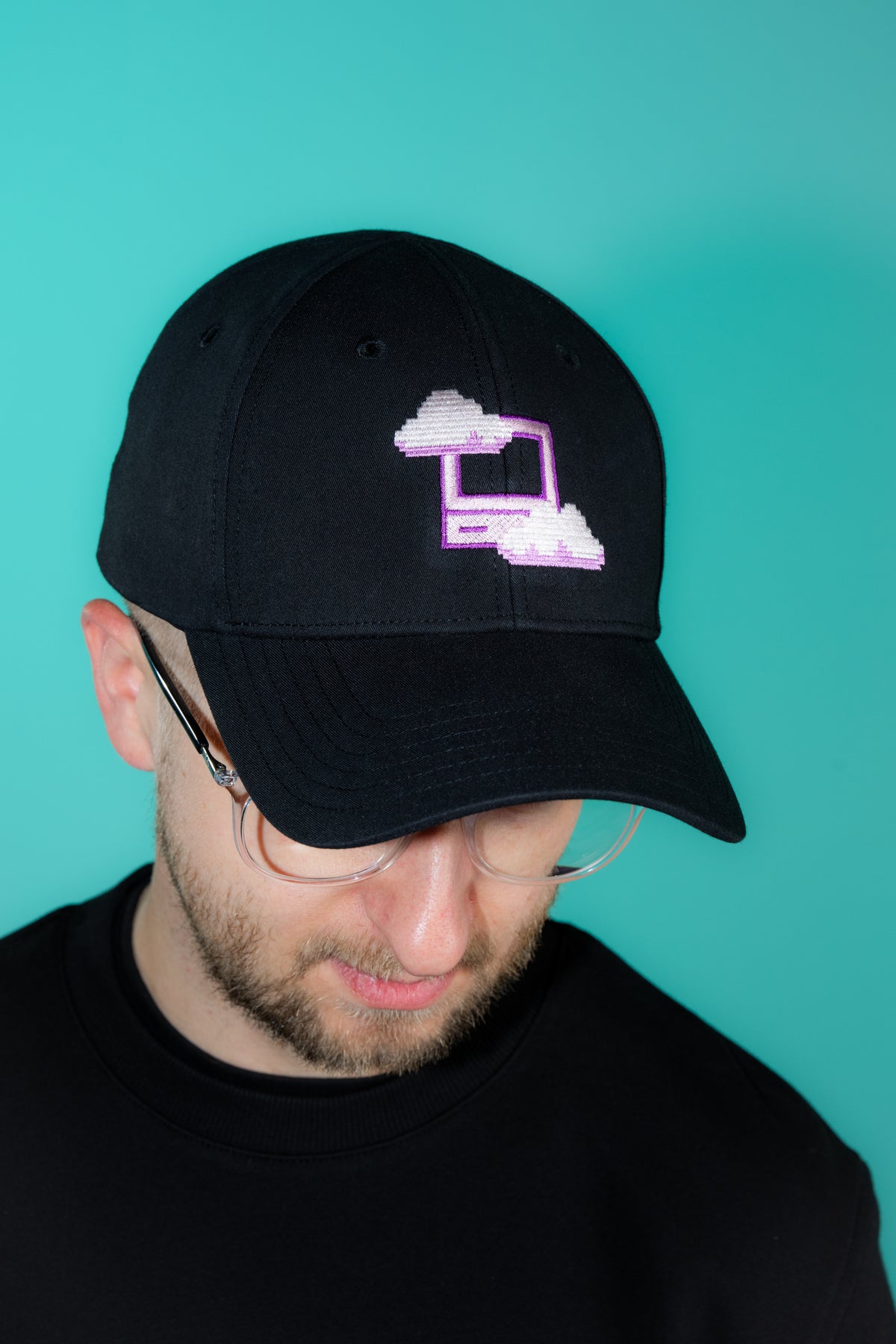 Model: Colton, Hat Size: Medium, Height: 5’6”/168cm
