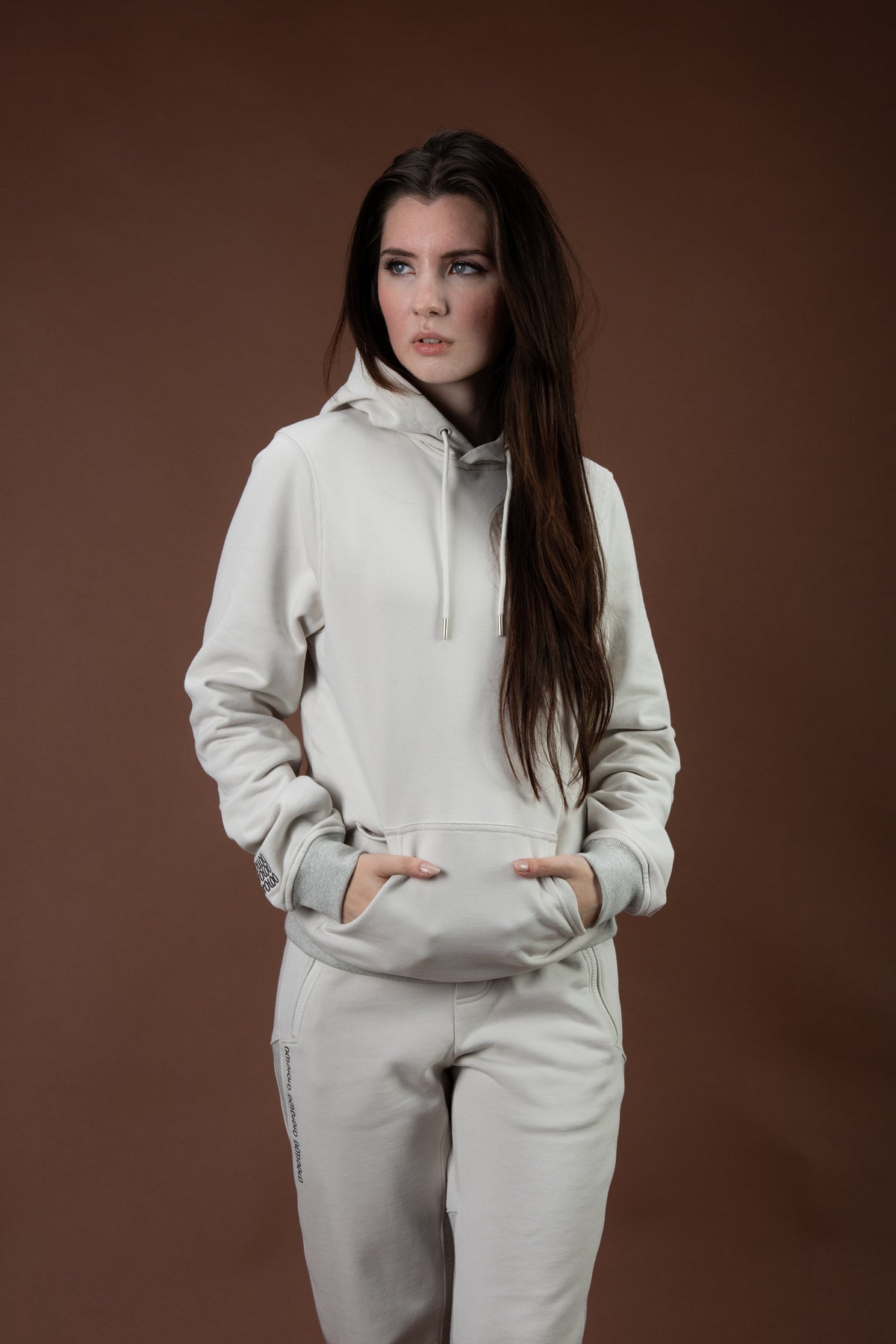 Model: Tatjana, Size: Small, Height: 5’7”/170cm #color_sand
