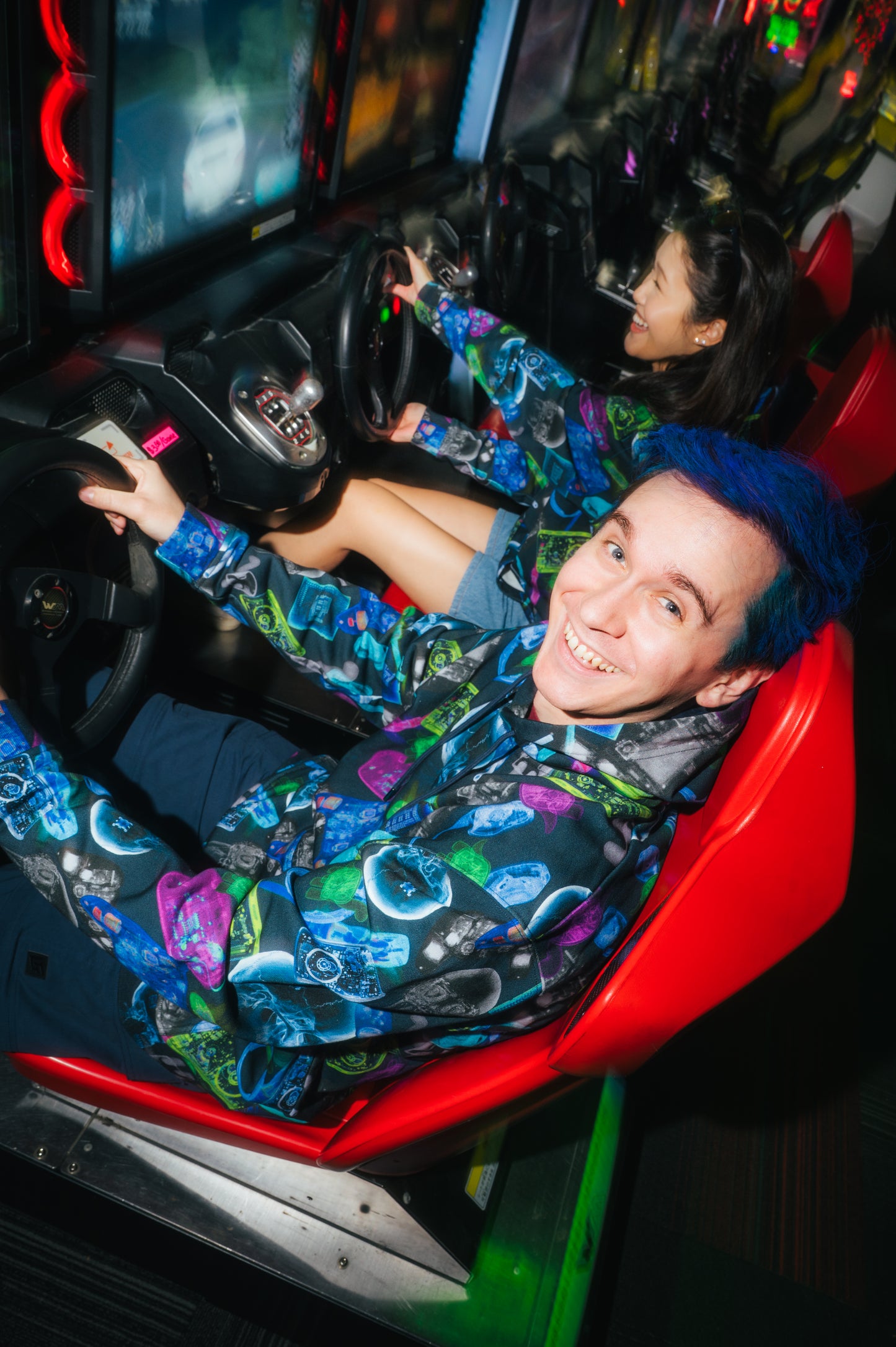 Model: Mitchell, Size: Medium, Height: 5’7”/170cm, Model: Ashley W, Size: Small, Height: 5’6”/171cm

