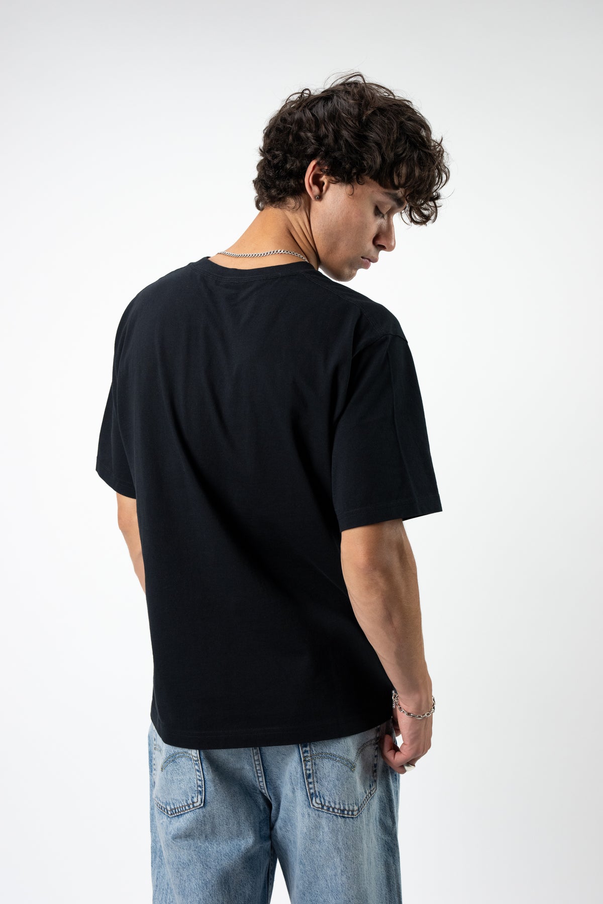 Model: Mateo, Size: Medium, Height: 6'1½"
#color_black