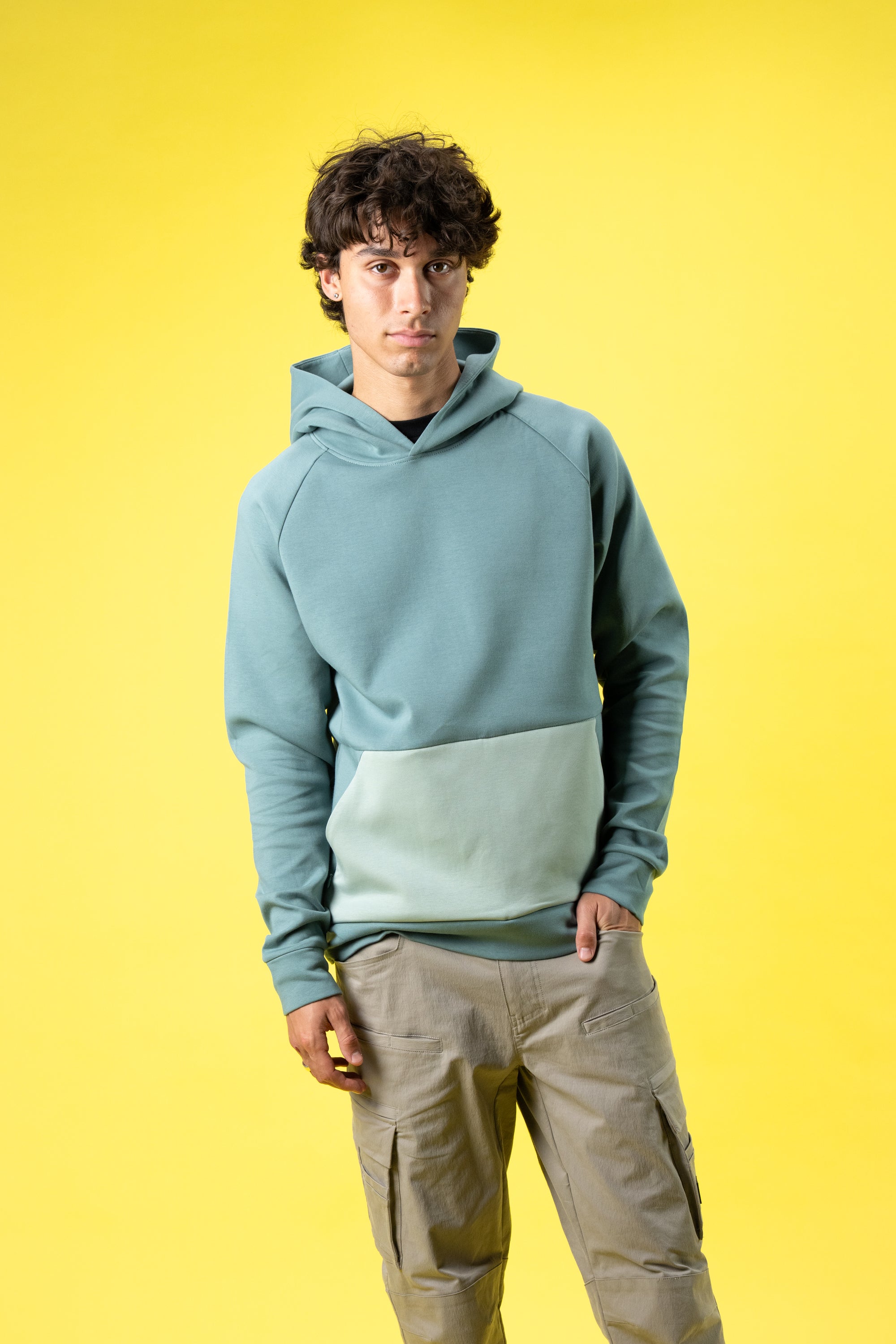 Model: Mateo, Size: Medium, Height” 6’1”/185cm