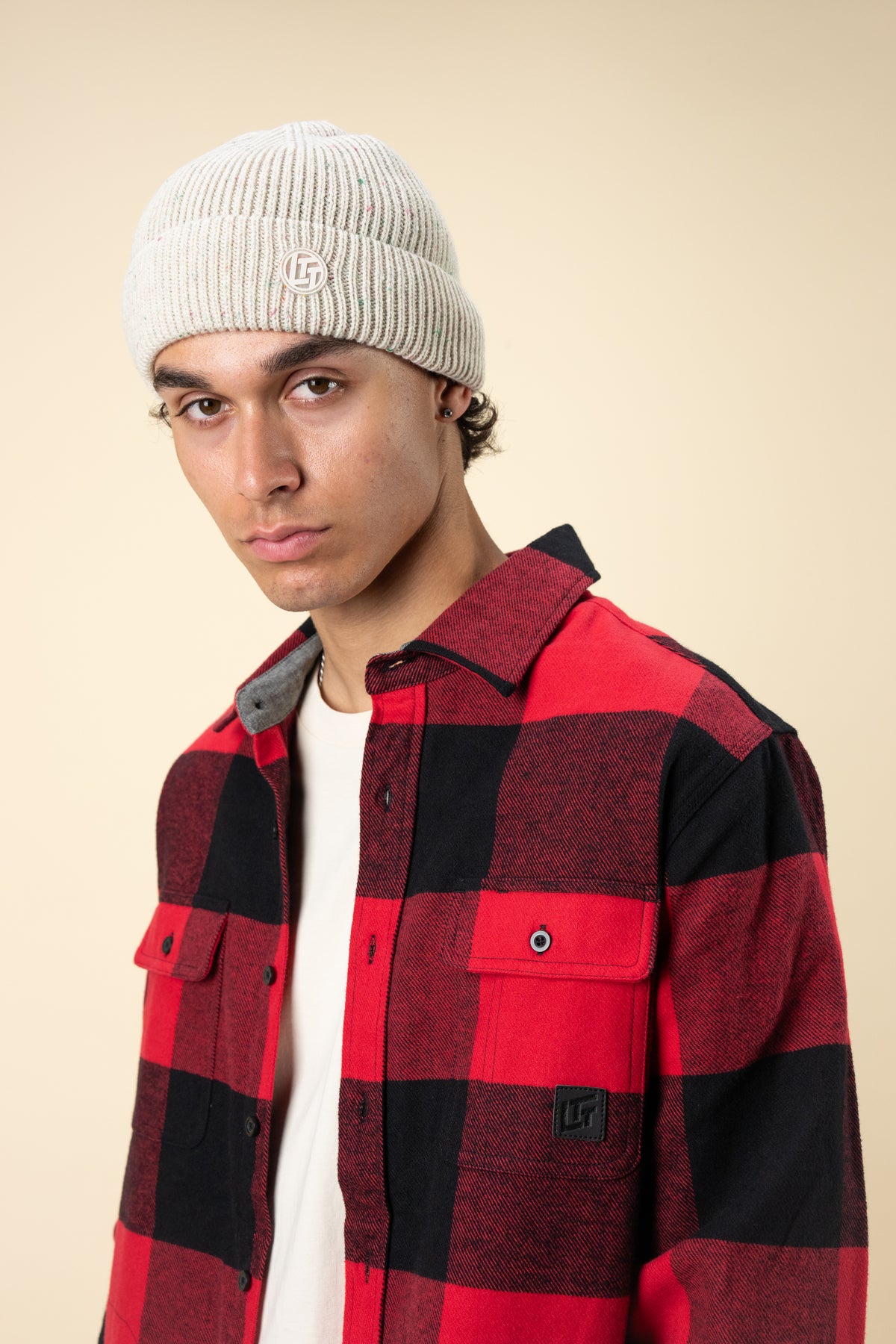 Model: Mateo, Size: Medium, Height: 6'1"/185 CM #color_buffalo check