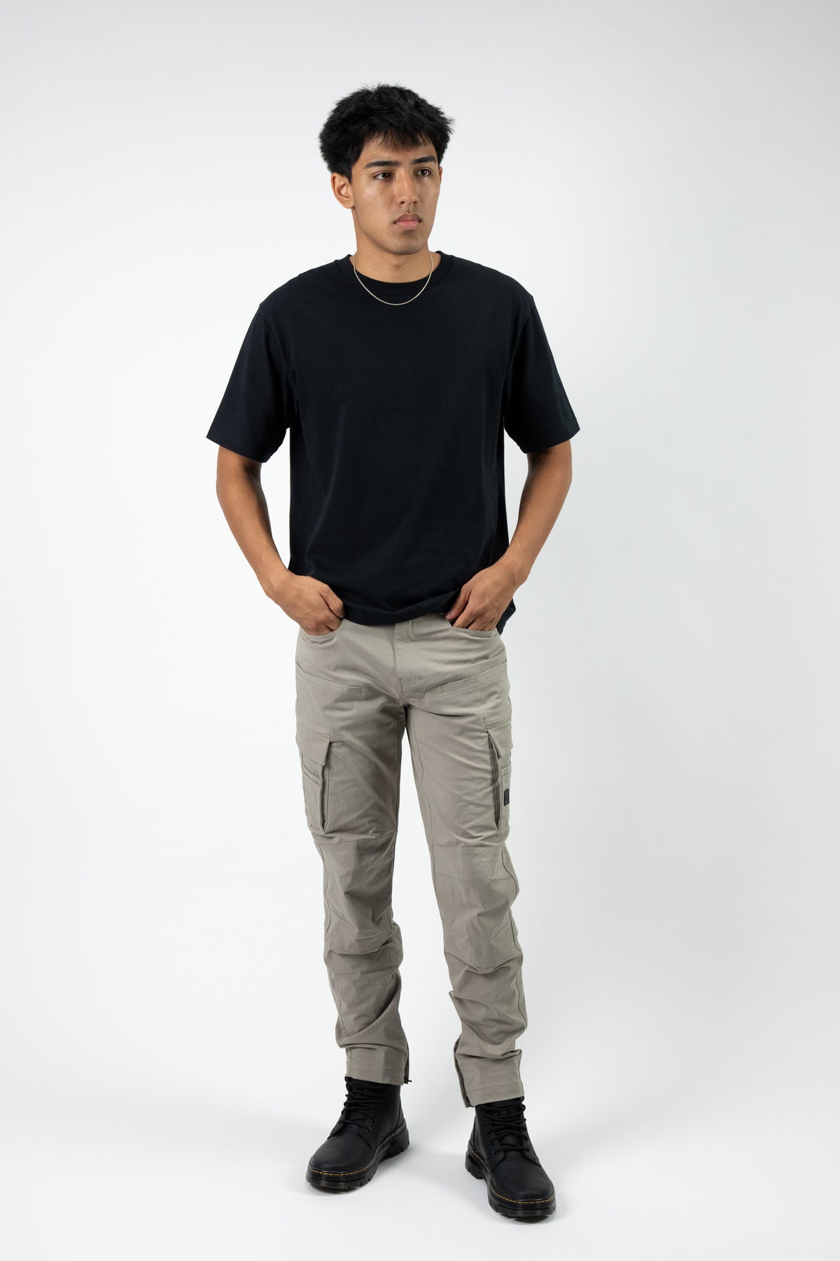 Model: Vikram, Size: Medium, Height: 6'2¾"/190cm #color_elephant skin
