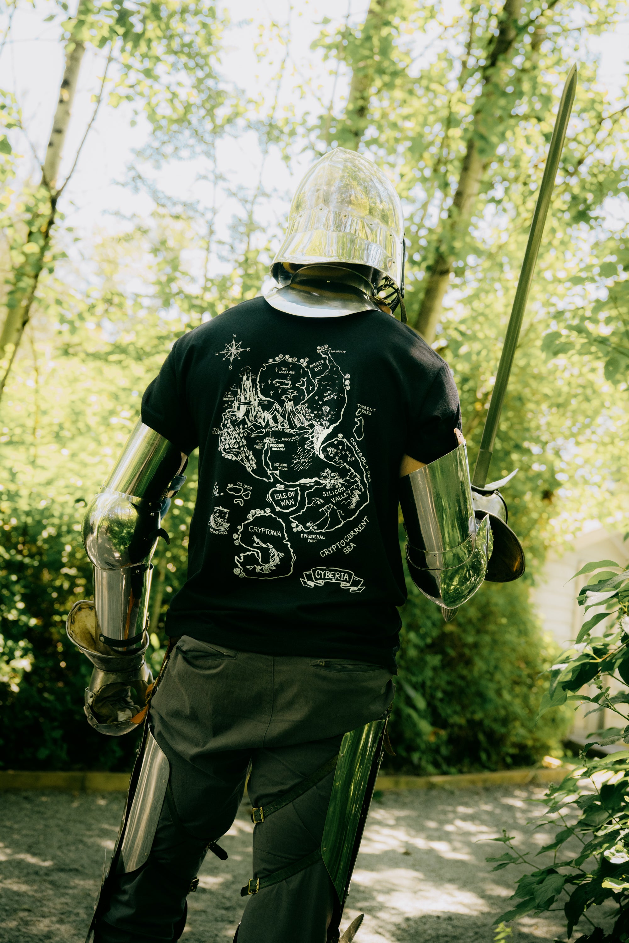 Model: Tynan, Size: Medium, Height: 6’4”/193cm #color_black