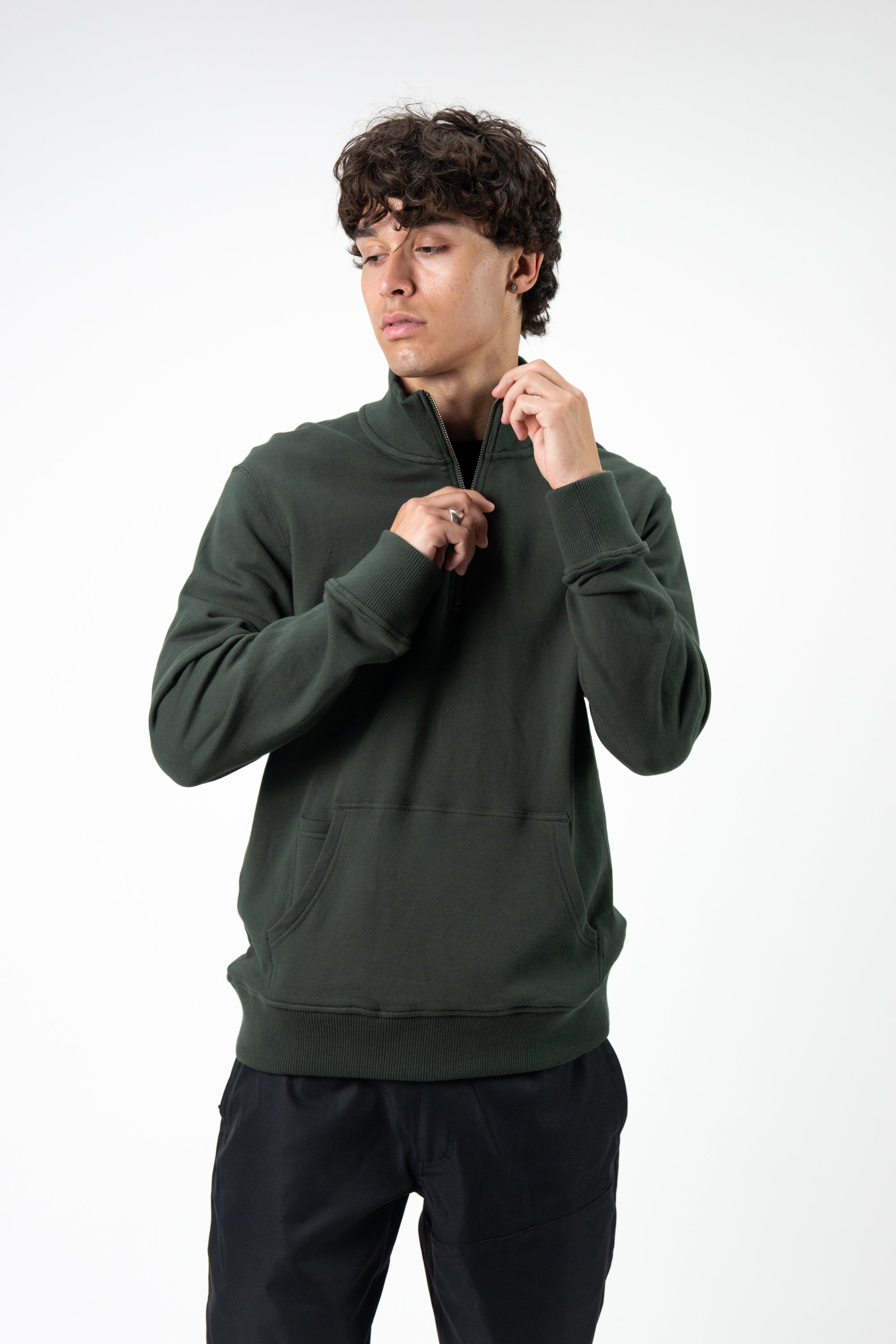Model: Mateo, Size: Medium, Height” 6’1”/185cm