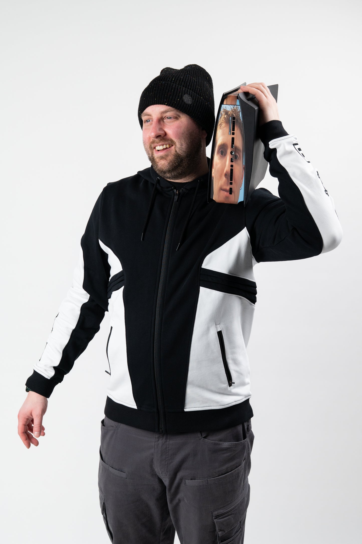 Model: Jamie: Size: Medium, Height: 5’11”/180cm