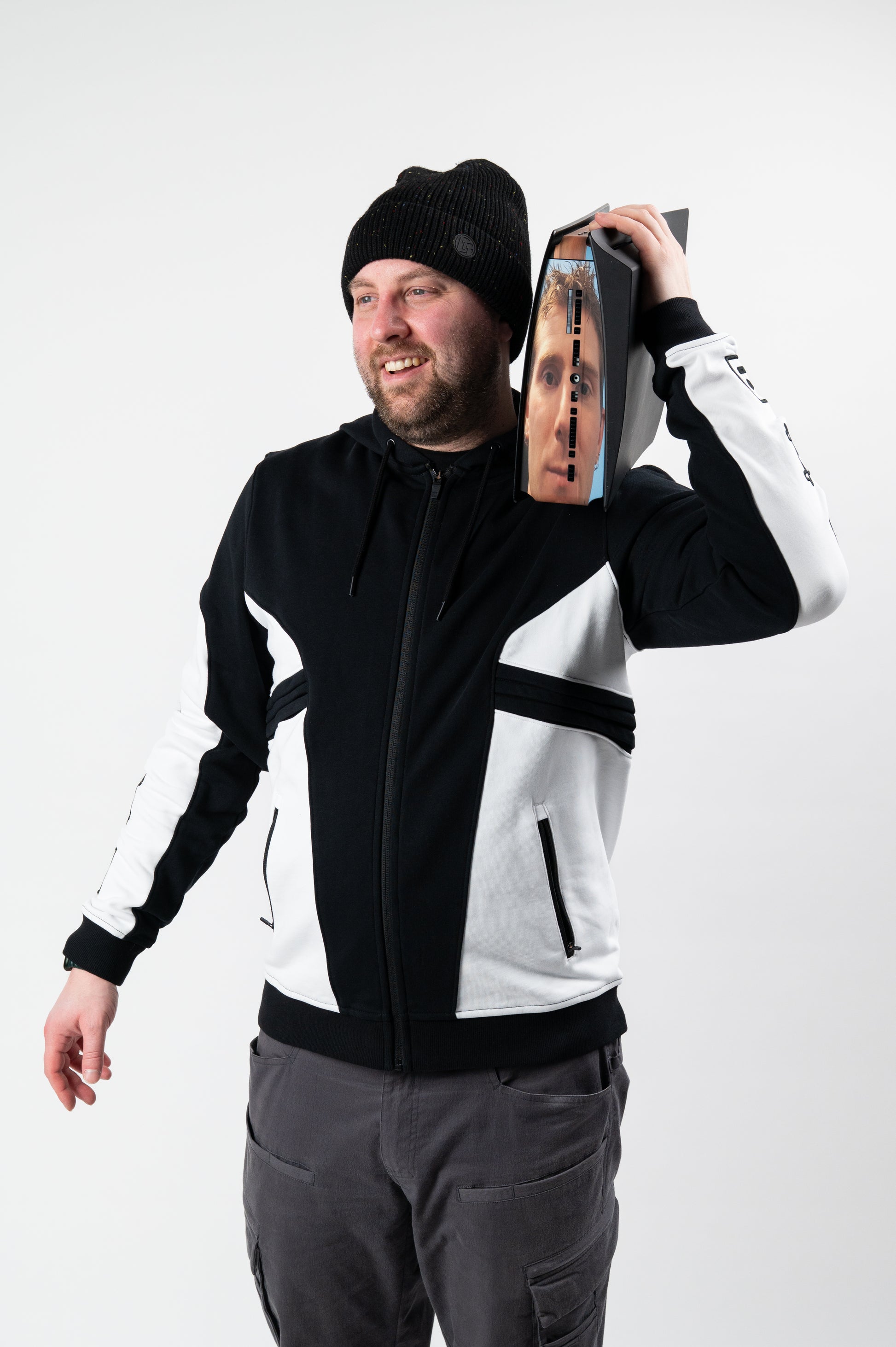 Model: Jamie: Size: Medium, Height: 5’11”/180cm