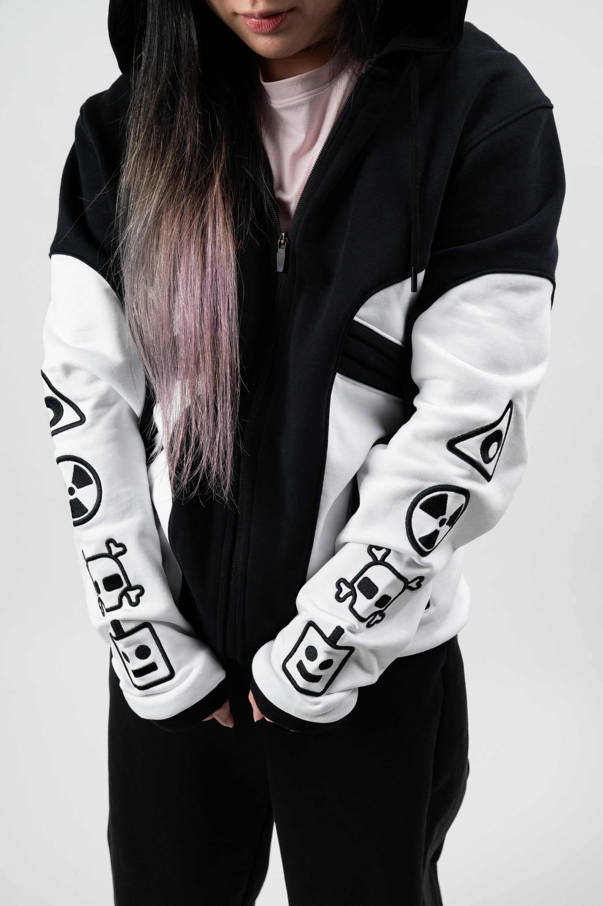 Model: Nicole Y, Size: Small, Height: 5’1”/155cm