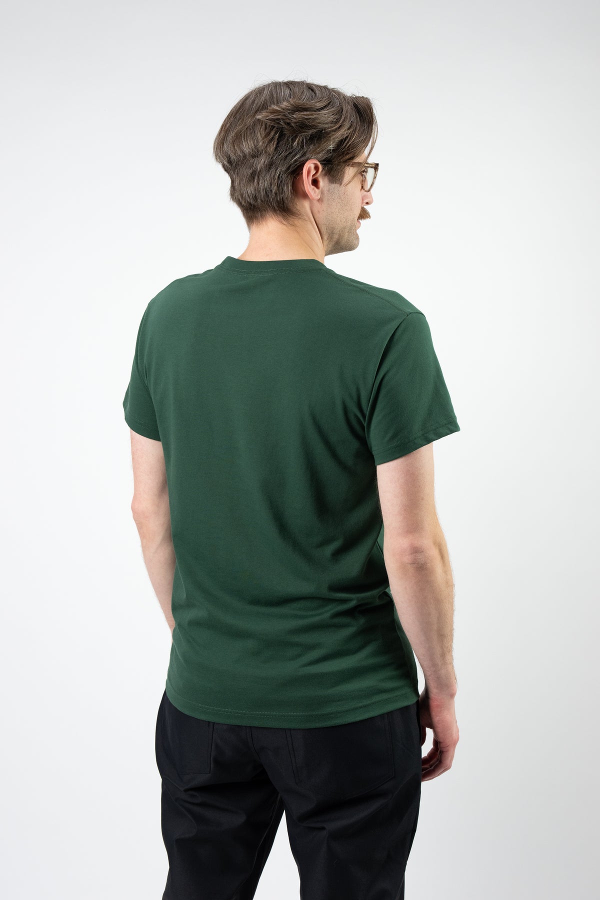 Model: Riley, Size: Medium, Height: 6’1”/185cm #color_pine needle
