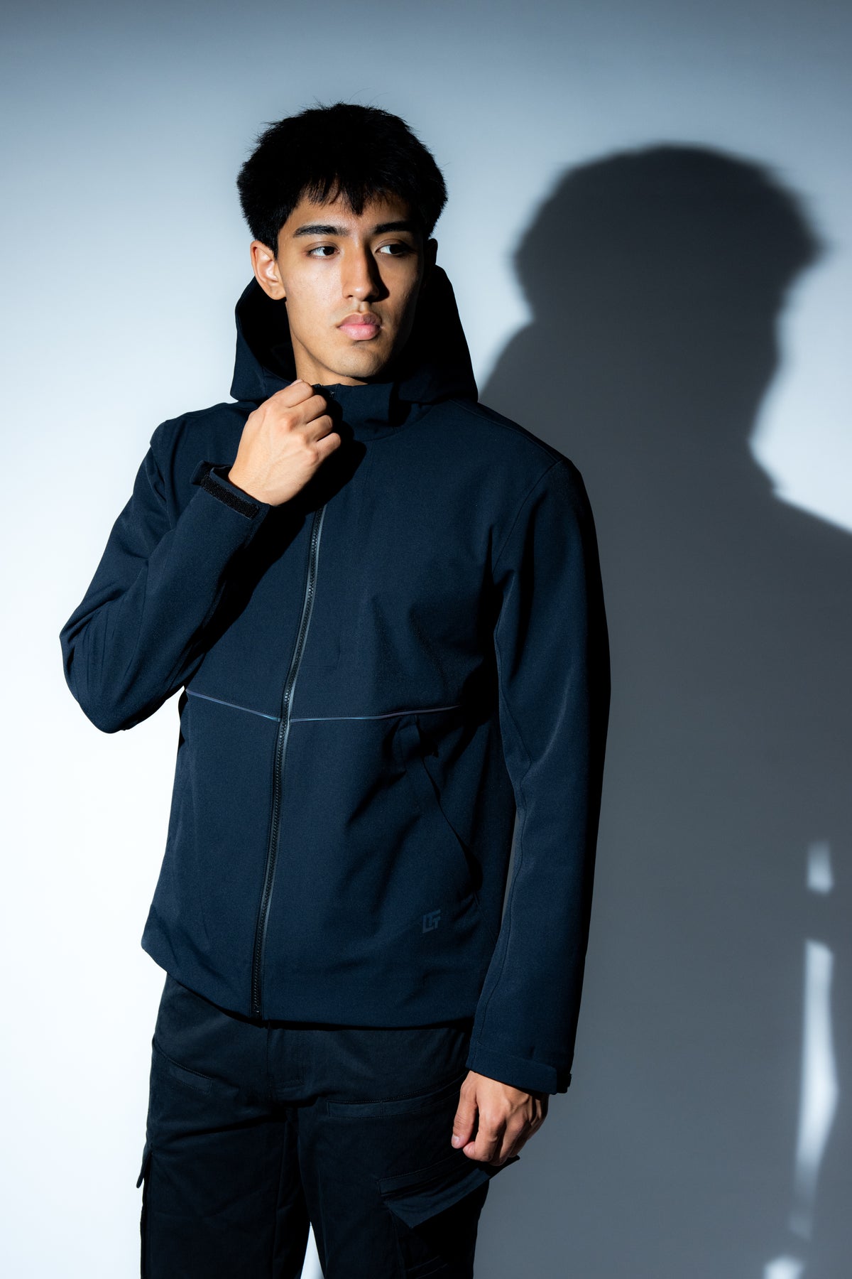 Model: Vikram, Size: Medium, Height: 6'2¾"/190cm