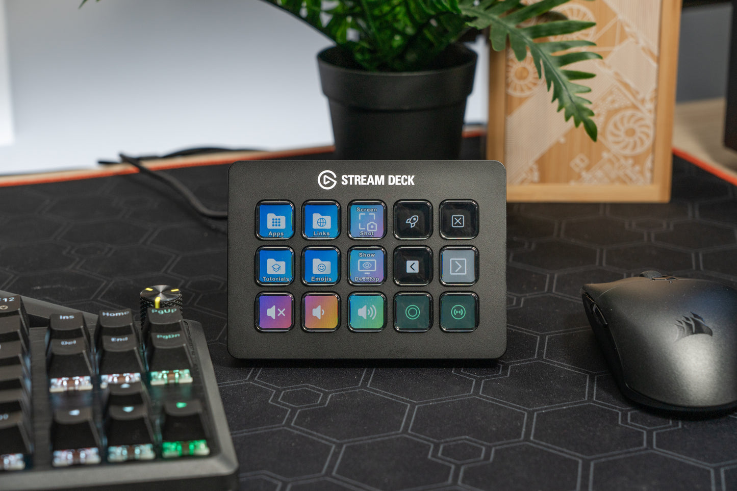 MCM Arch Room Solution & Elgato Stream Deck MK.2 Bundle