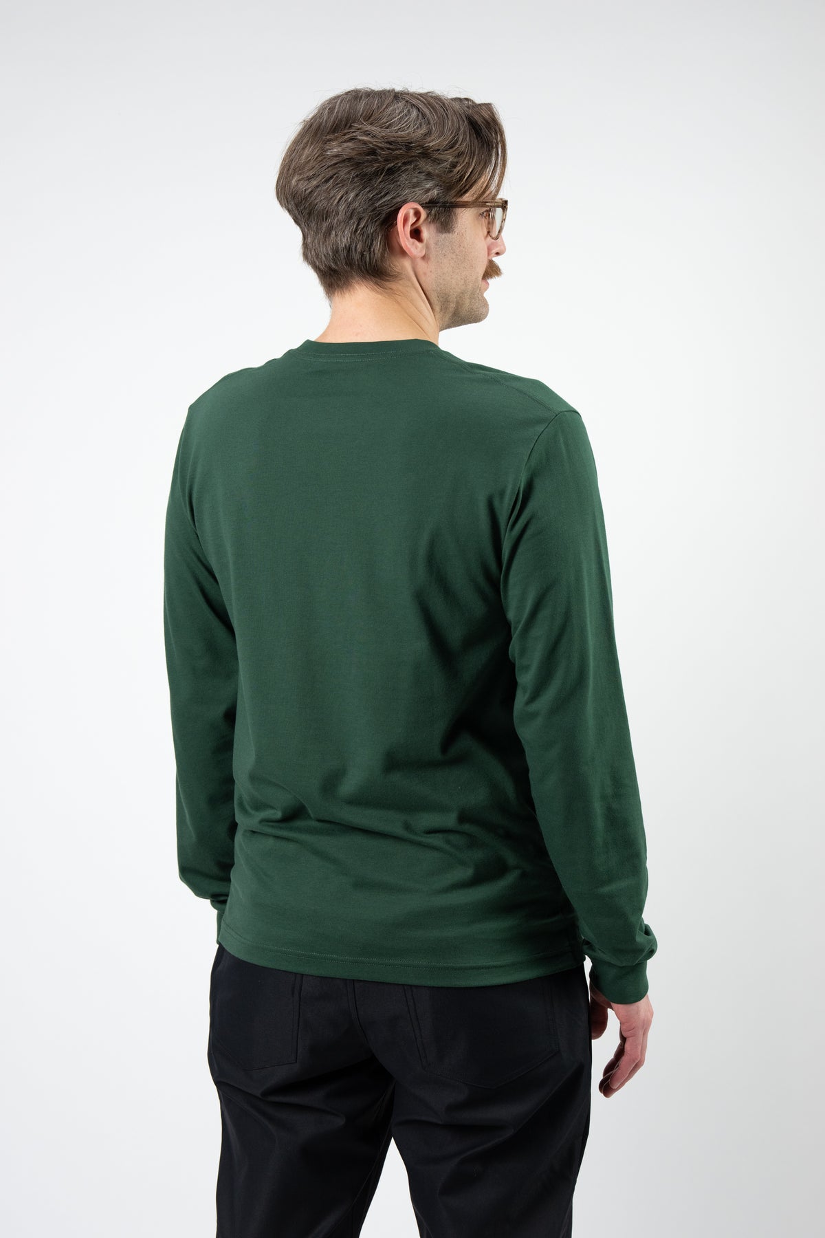 Model: Riley, Size: Medium, Height: 6’1”/185cm #color_pine needle