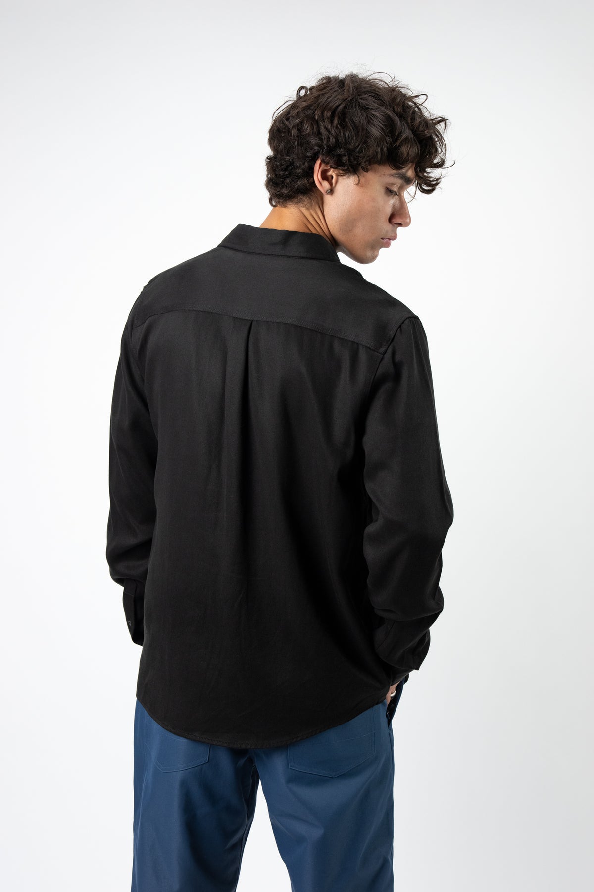 Model: Mateo Wood, Height 6’1½”. Size: Medium