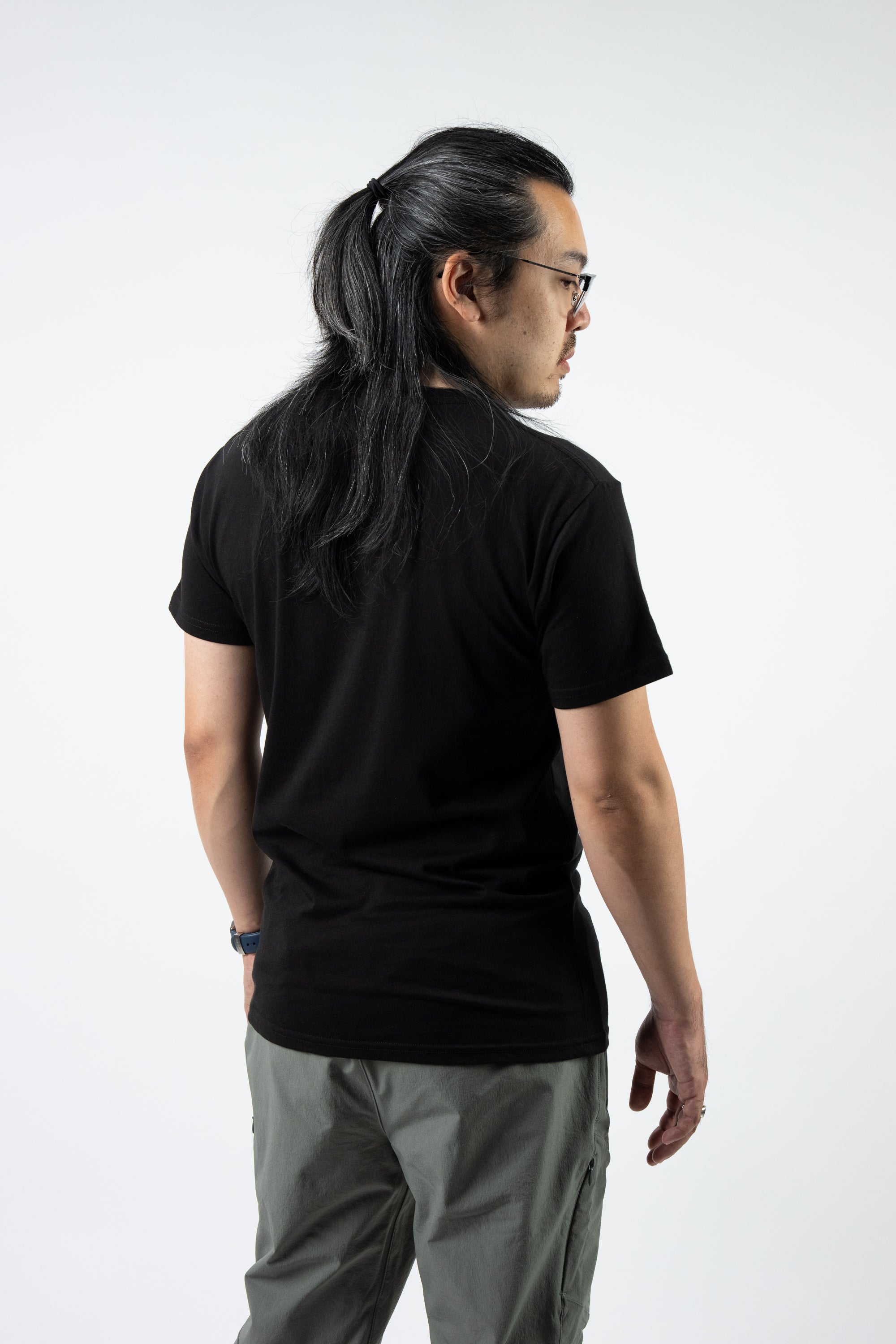 Model: Robert L, Size: Medium, Height: 5’7”/170cm #color_black