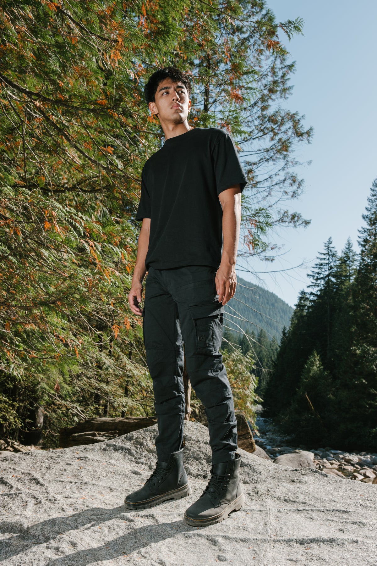 Model: Vikram, Size: Medium, Height: 6'2¾"/190cm #color_black