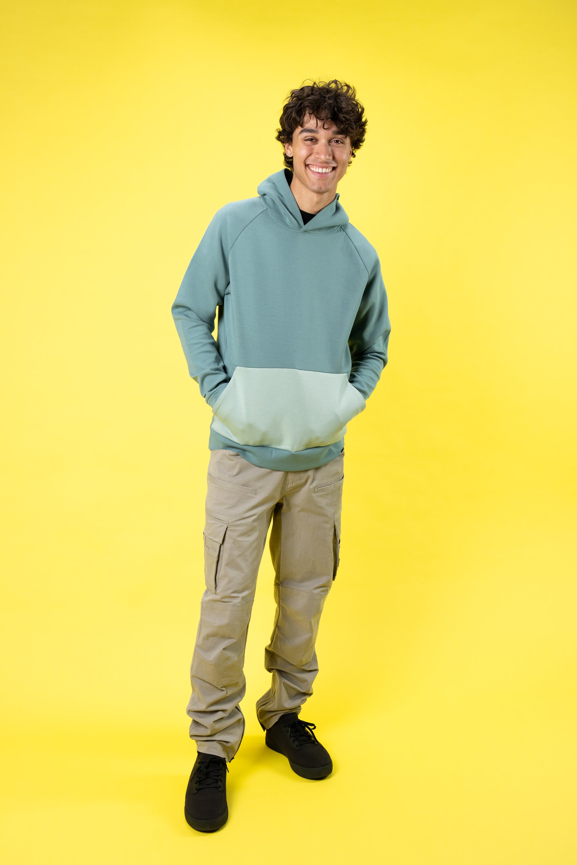 Model: Mateo, Size: Medium, Height” 6’1”/185cm