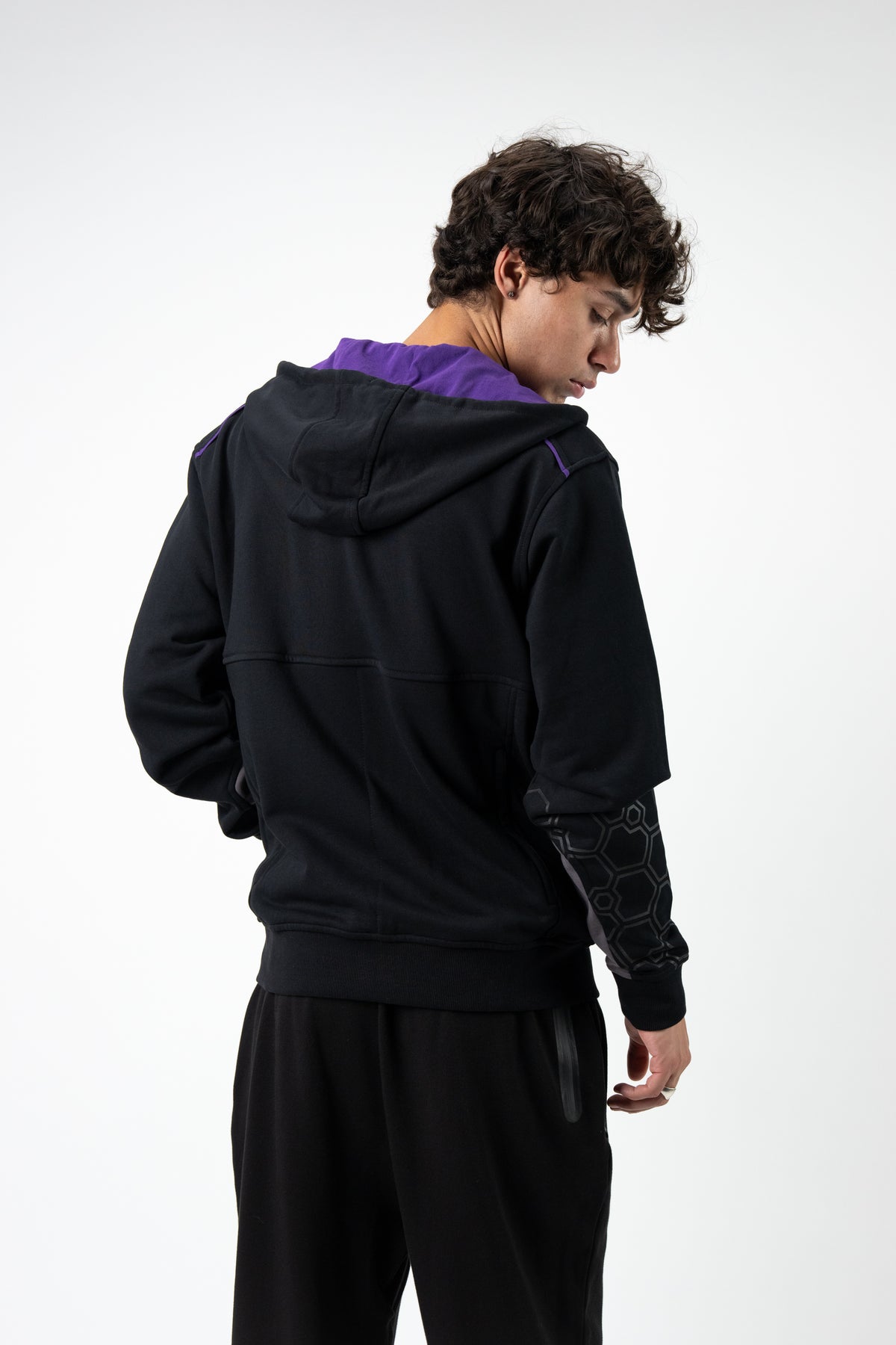 Model: Mateo, Height: 6'1½", Size: Medium 