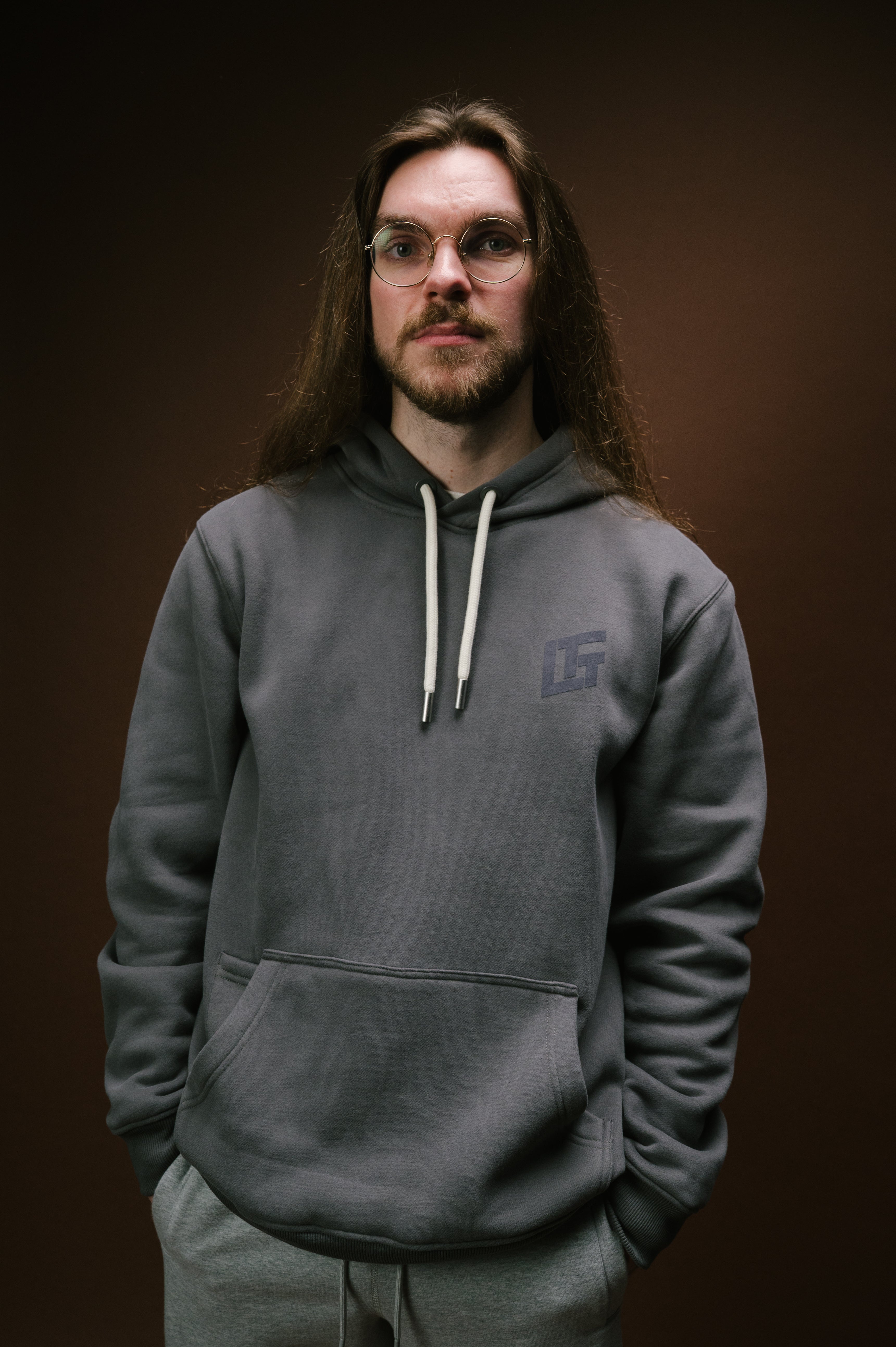 Model: Sven, Size: Large, Height: 6’/183cm,