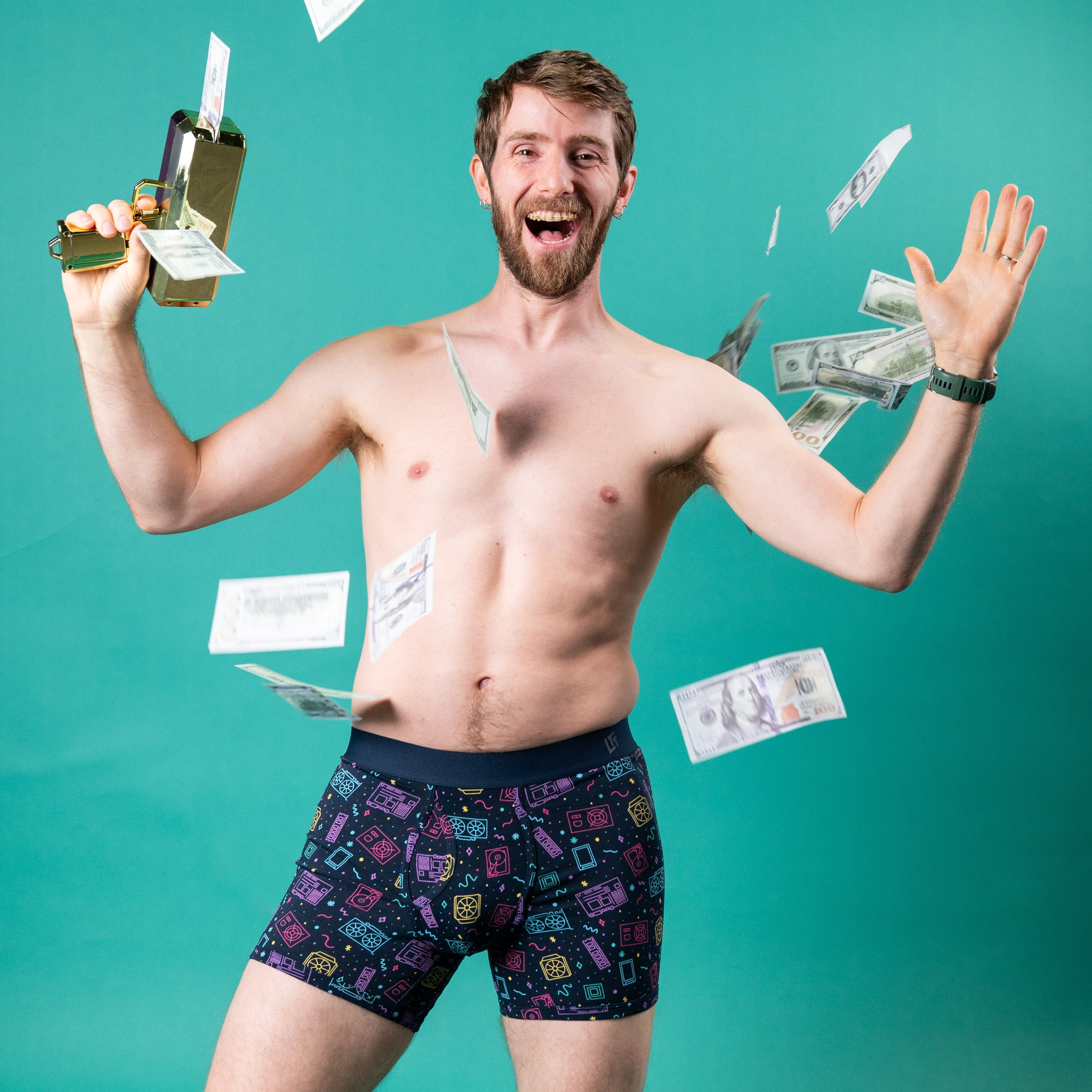 Model: Linus, Size: Medium, Height: 5’6”/168cm