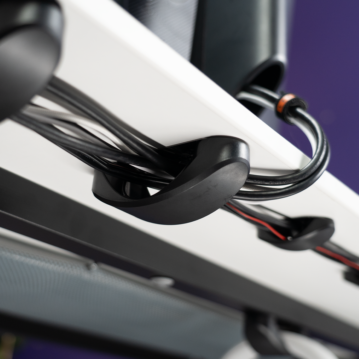 Magnetic Cable Management - Arch Desk Solution