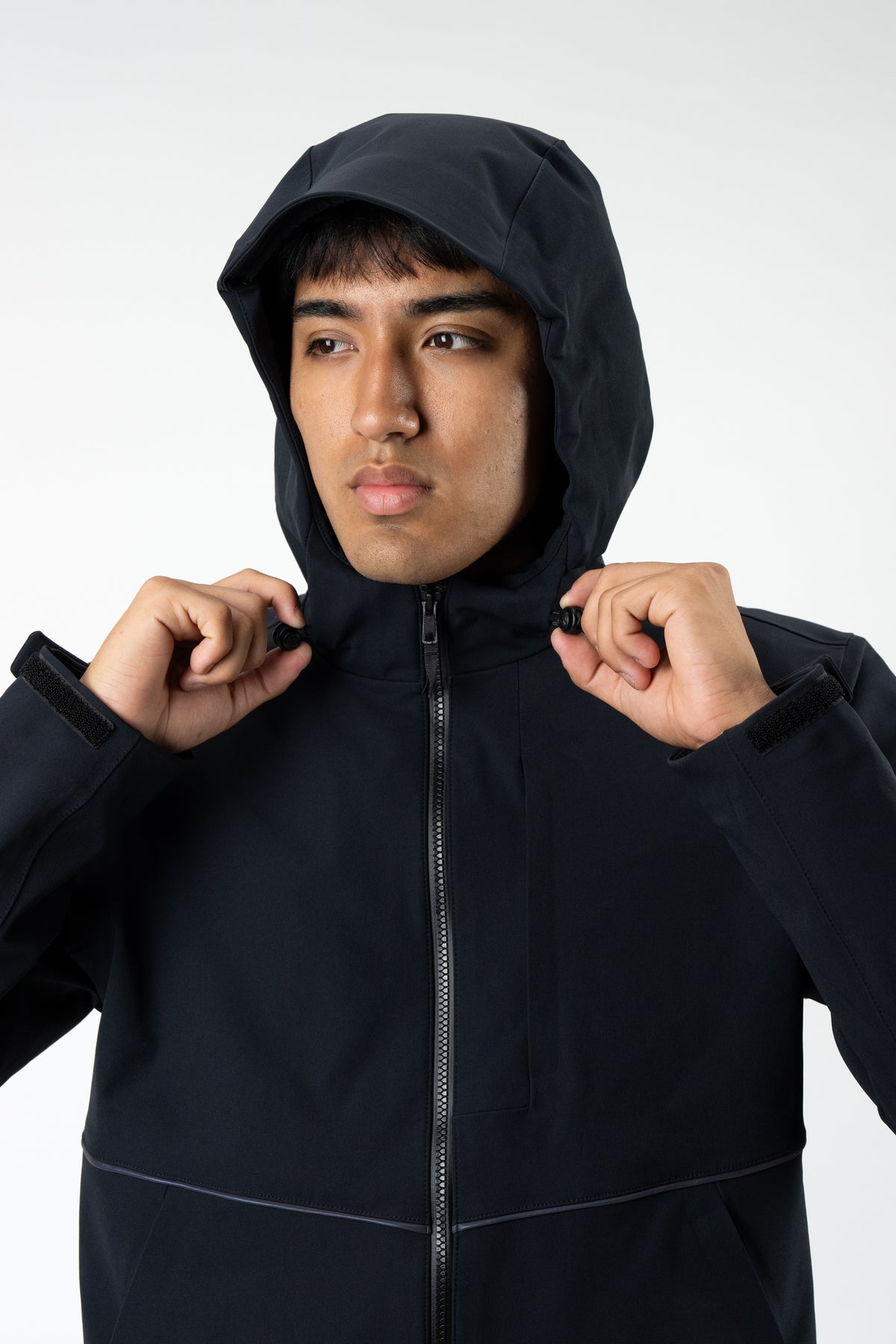 Model: Vikram, Size: Medium, Height: 6'2¾"/190cm