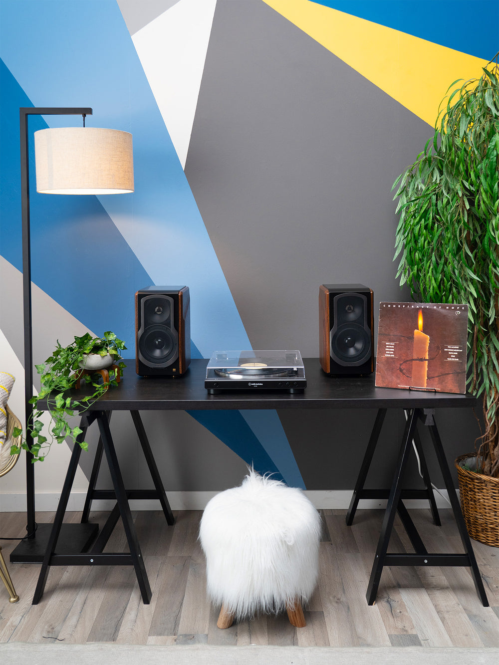 Magnetic Cable Management - Arch Room Solution