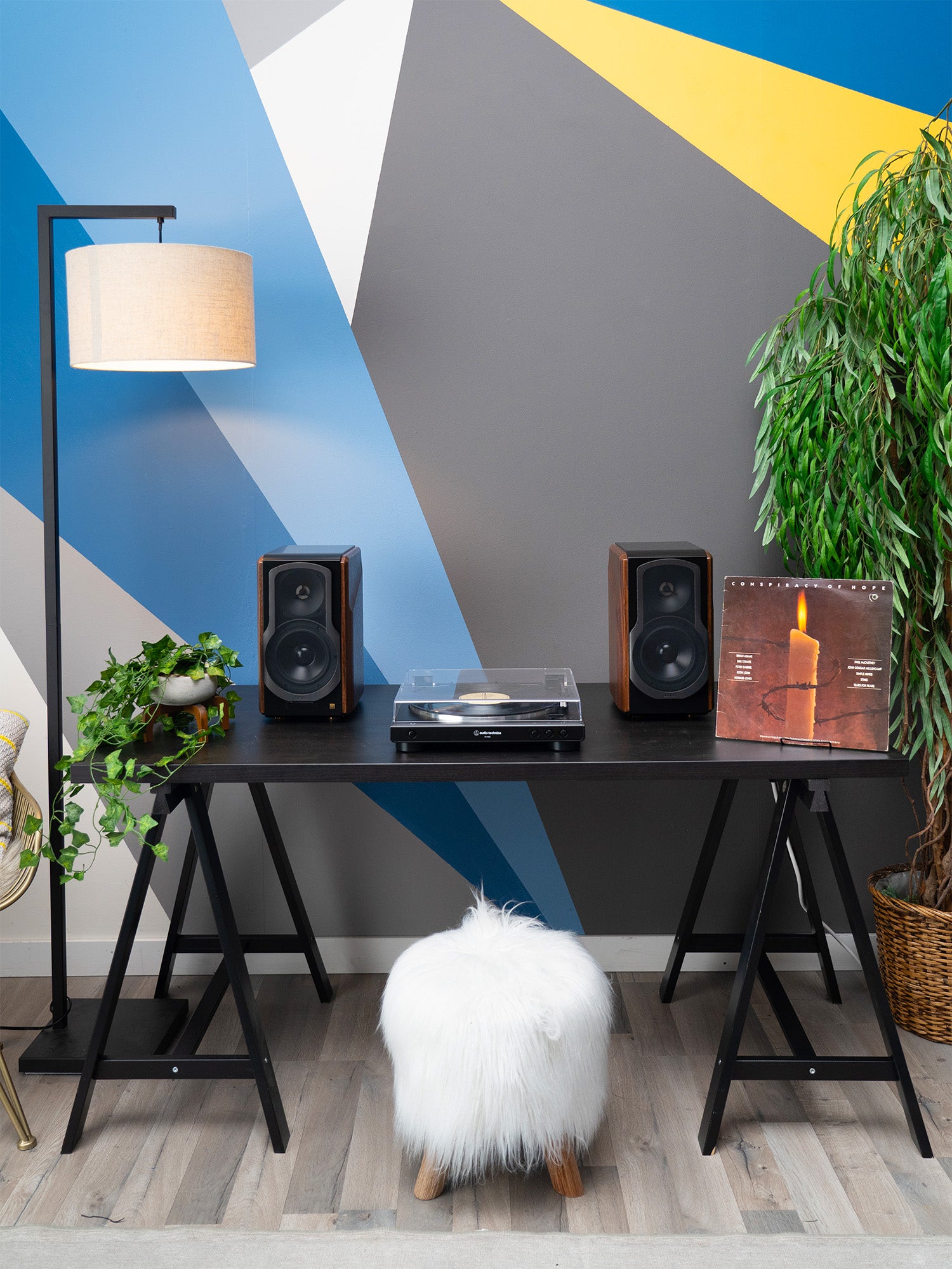 Magnetic Cable Management - Arch Room Solution