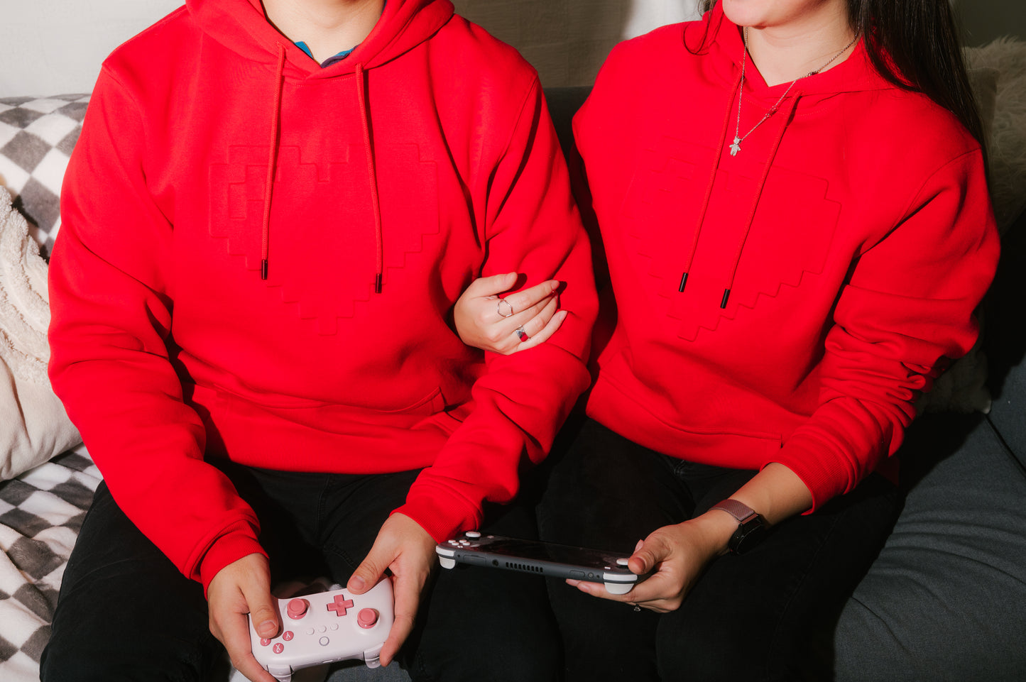 Model: Michael, Size: Medium, Height: 5'10"/178cm, Model: Natalie, Size: Small, Height: 5’5”/165cm