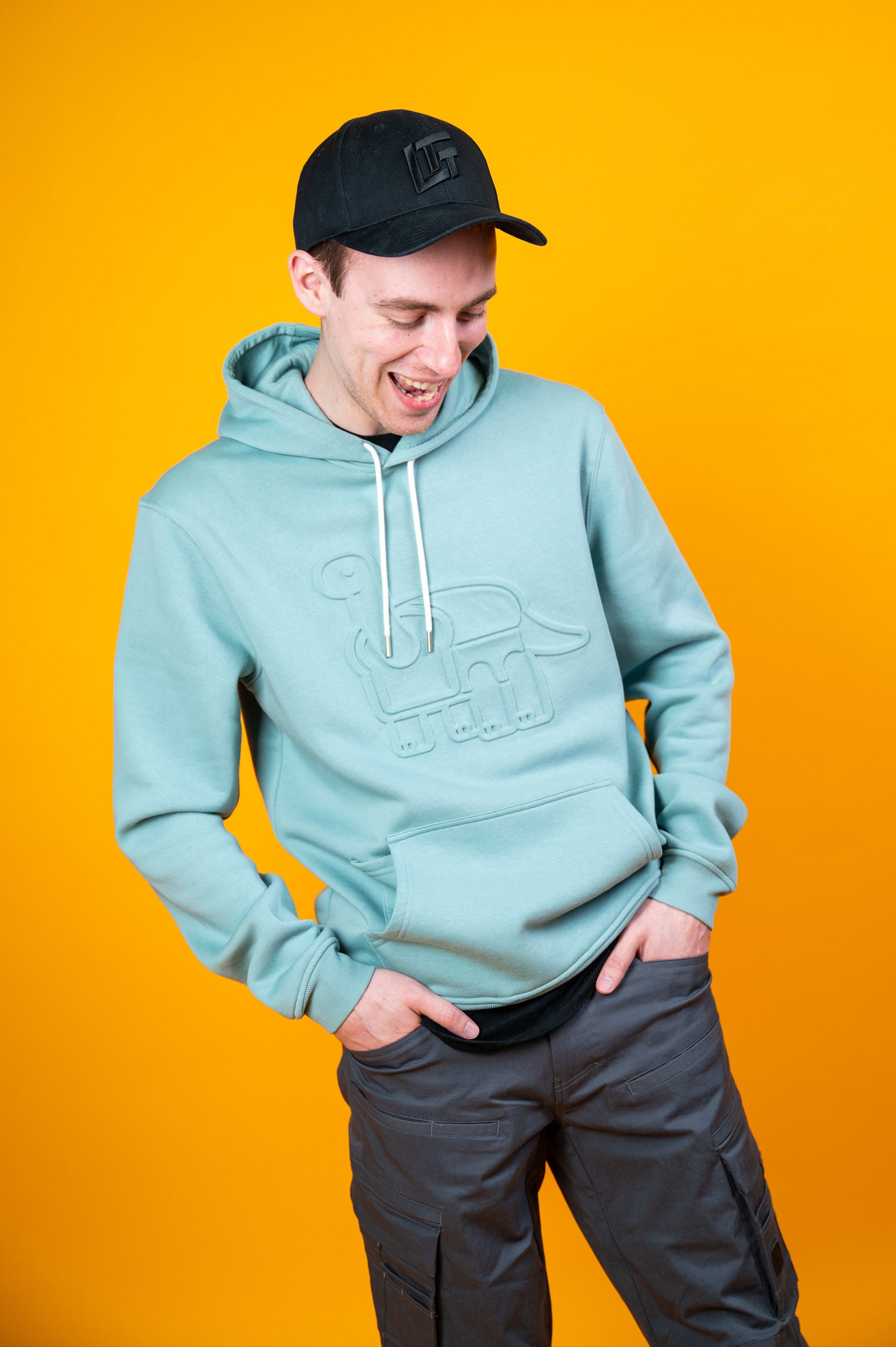 Model: Chase, Size: Medium, Height: 5’11”/180cm