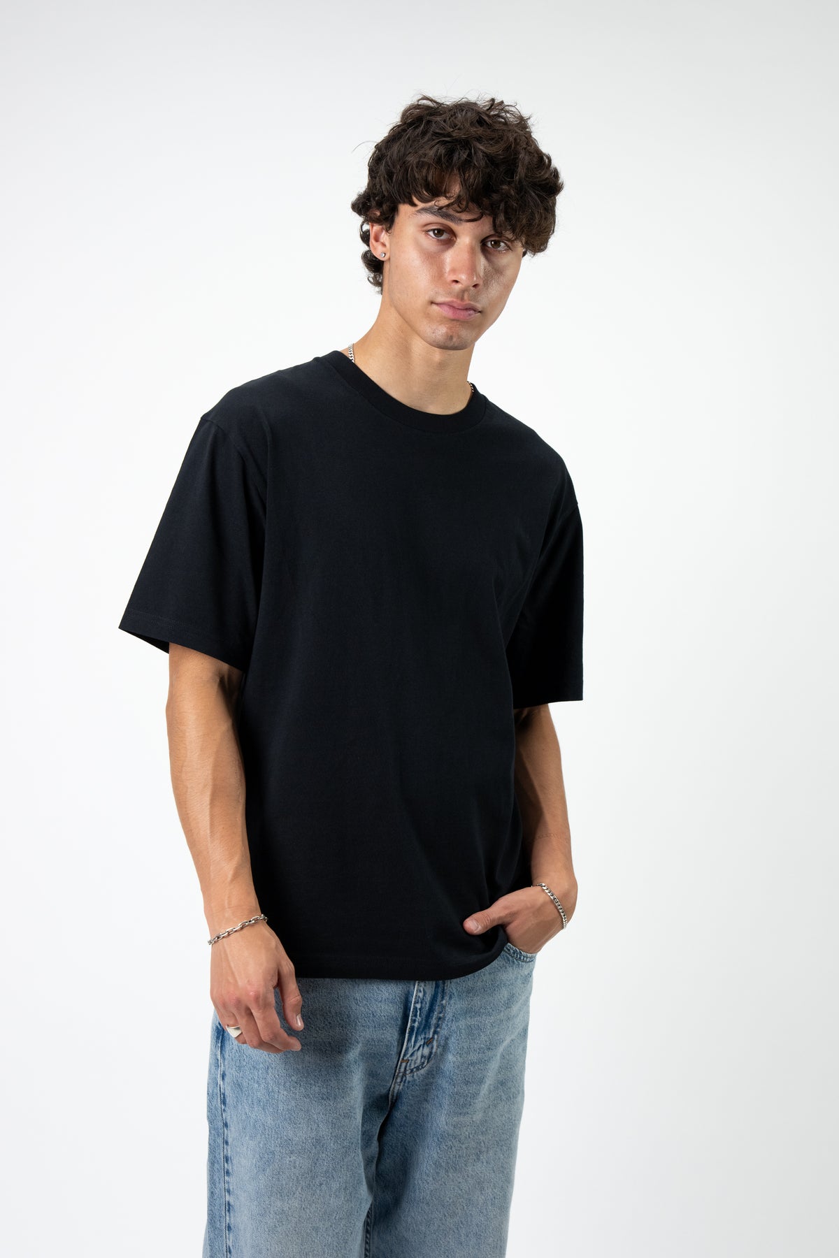 Model: Mateo, Size: Medium, Height: 6'1½"
#color_black