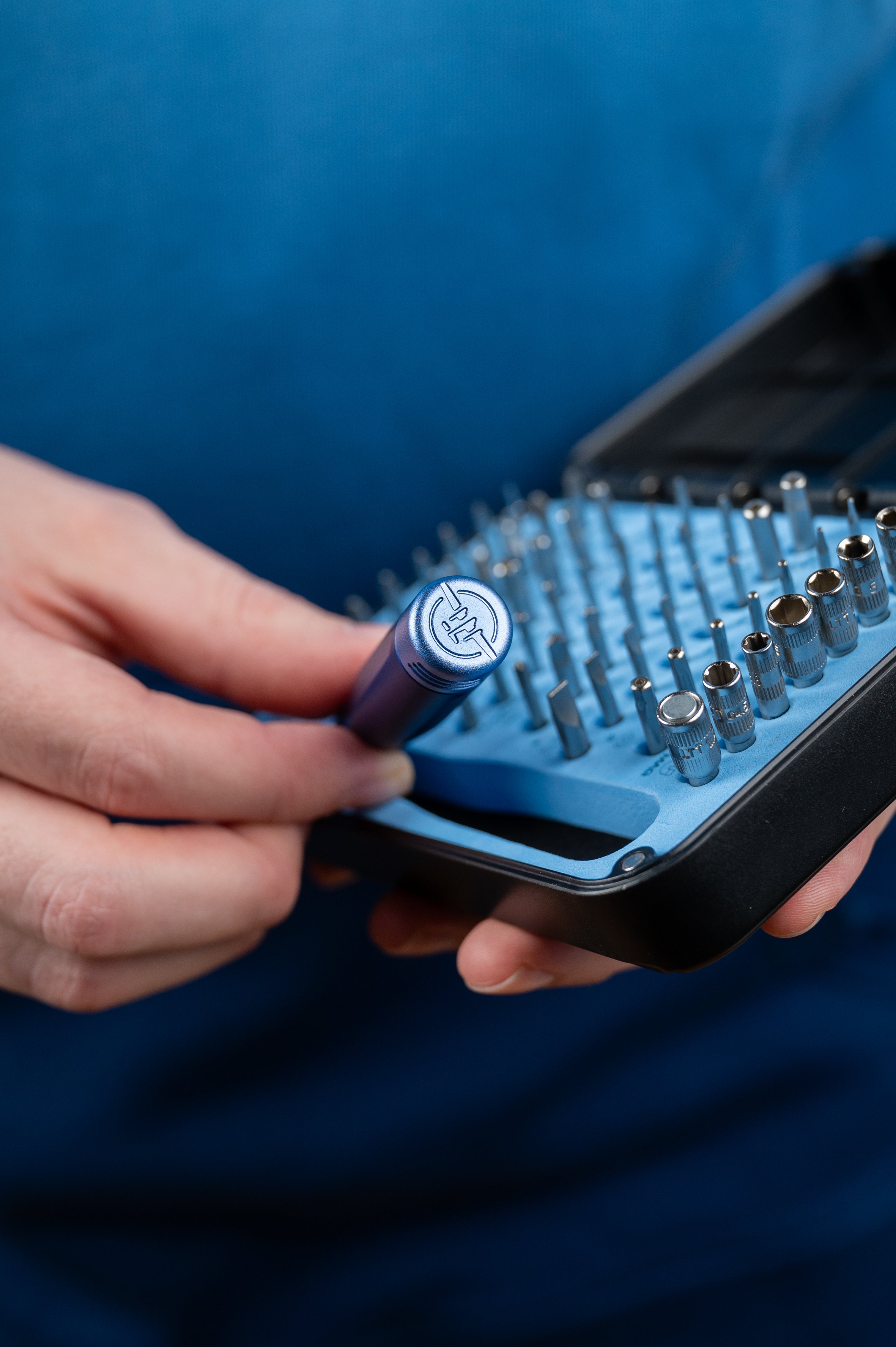 Tournevis multi-embouts de précision LTT Pro + jeu d'embouts 61 pièces
