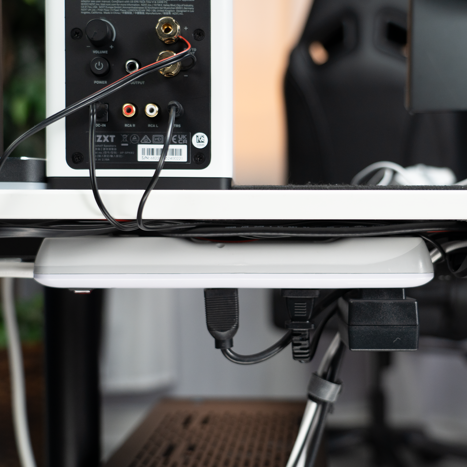 Magnetic Cable Management - Arch Desk Solution