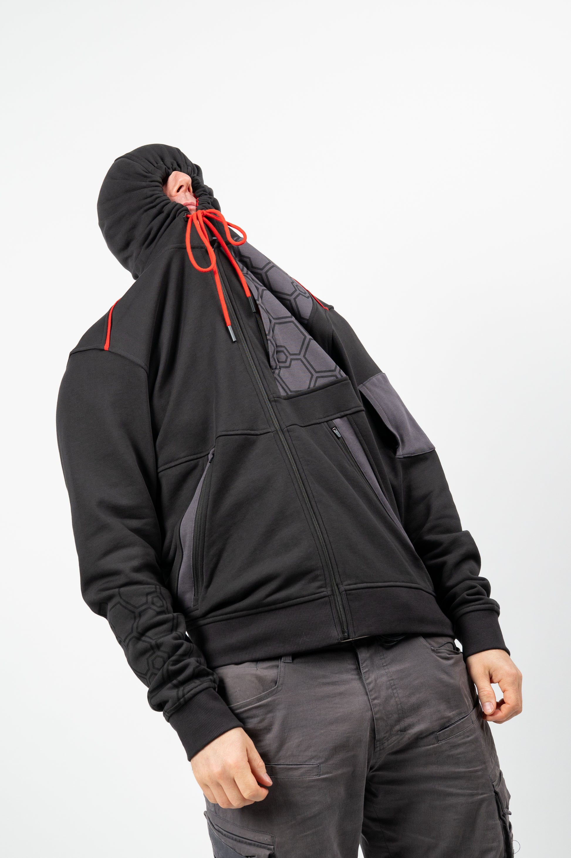 Model: Linus, Size: Medium, Height: 5’6”/168cm