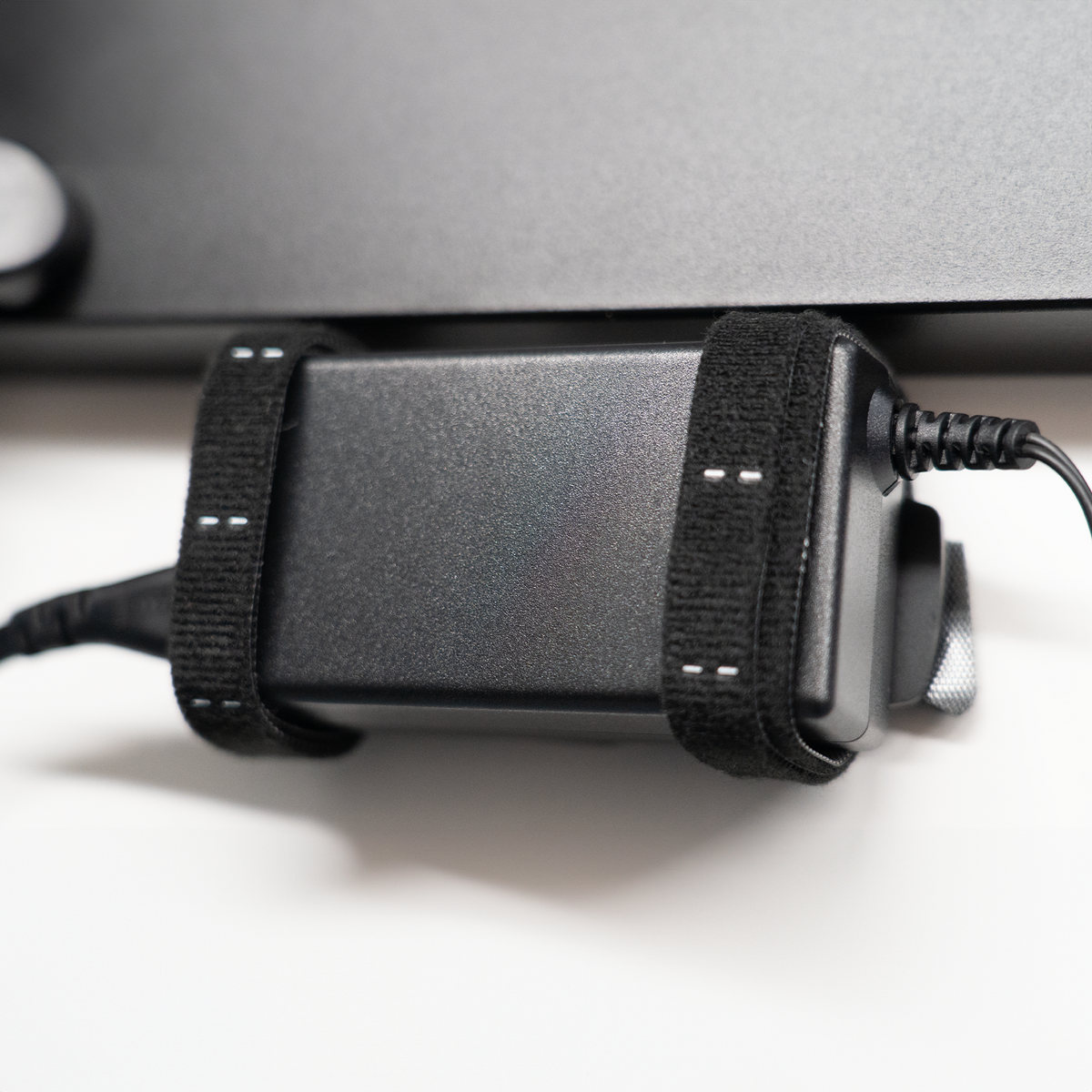 Magnetic Cable Management - Arch Desk Solution