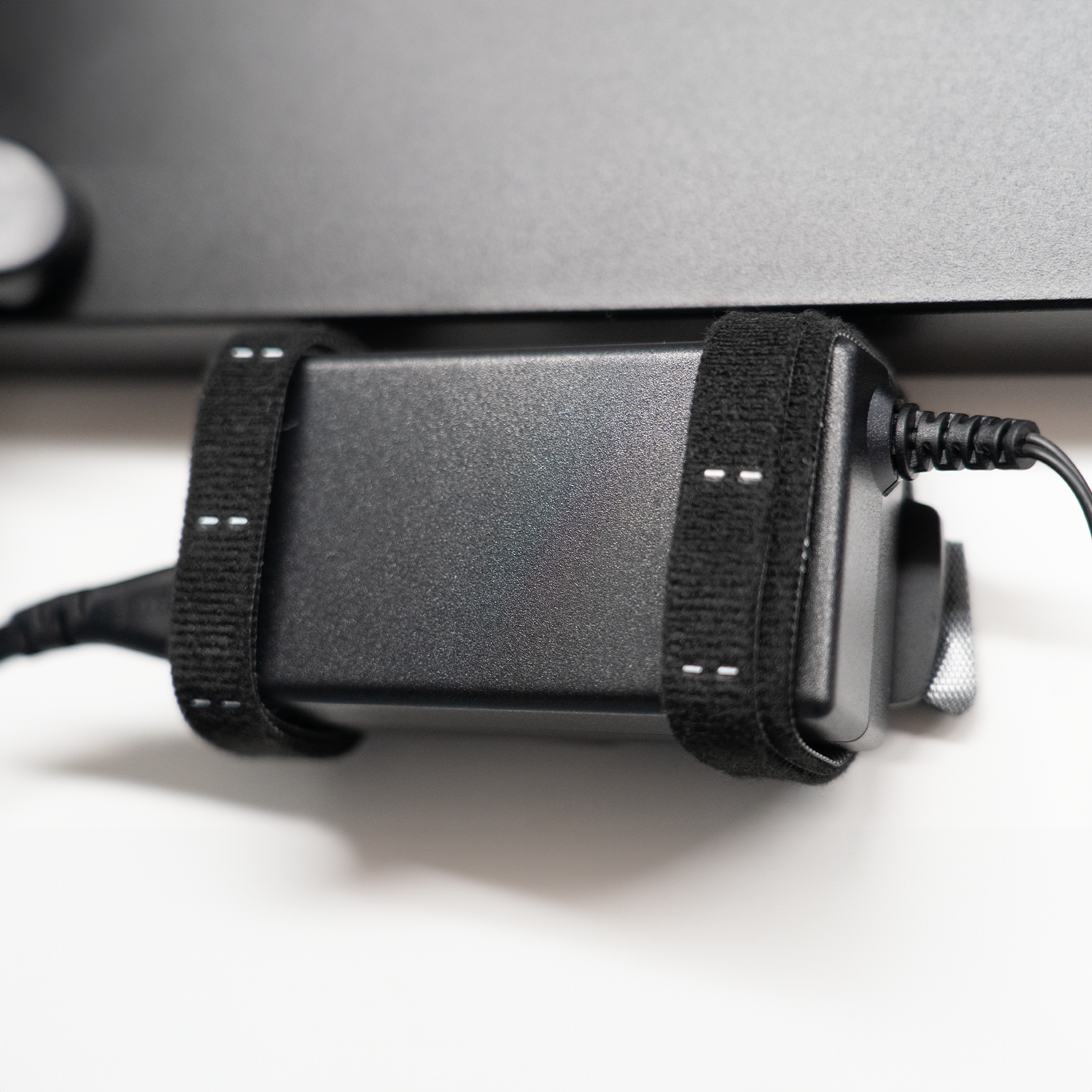Magnetic Cable Management - Arch Desk Solution
