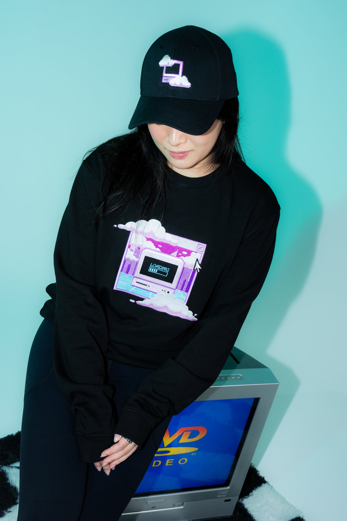 Model: Nicole Y, Hat Size: Medium, Height: 5'1"/155cm
