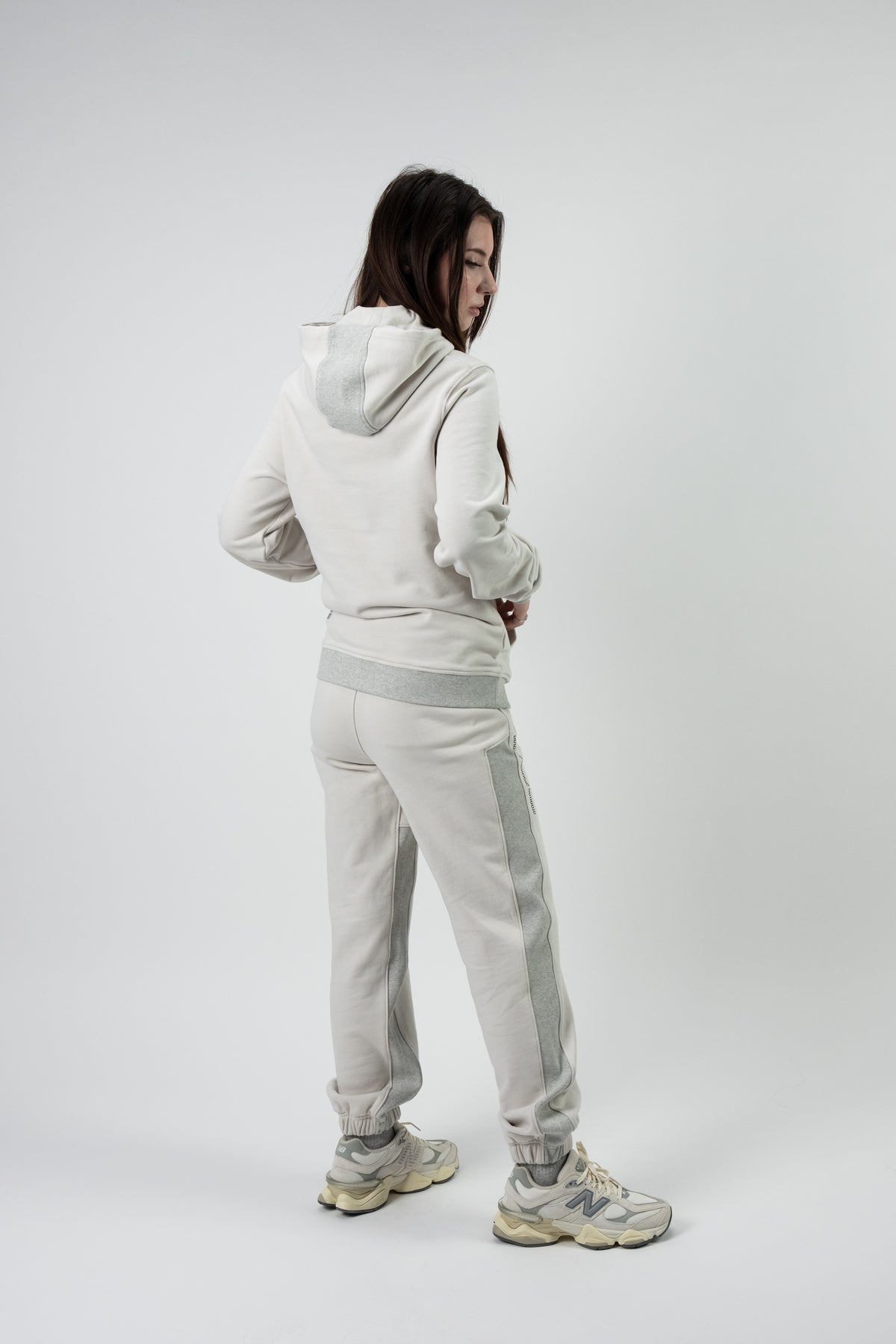 Model: Tatjana, Size: Small, Height: 5’7”/170cm #color_sand