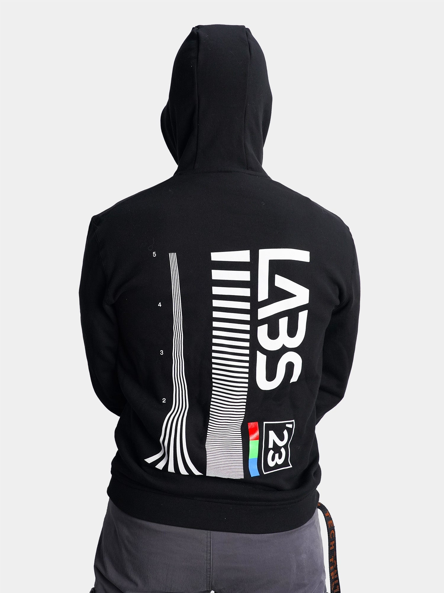 Model: Linus, Size: Medium, Height: 5’6”/168cm