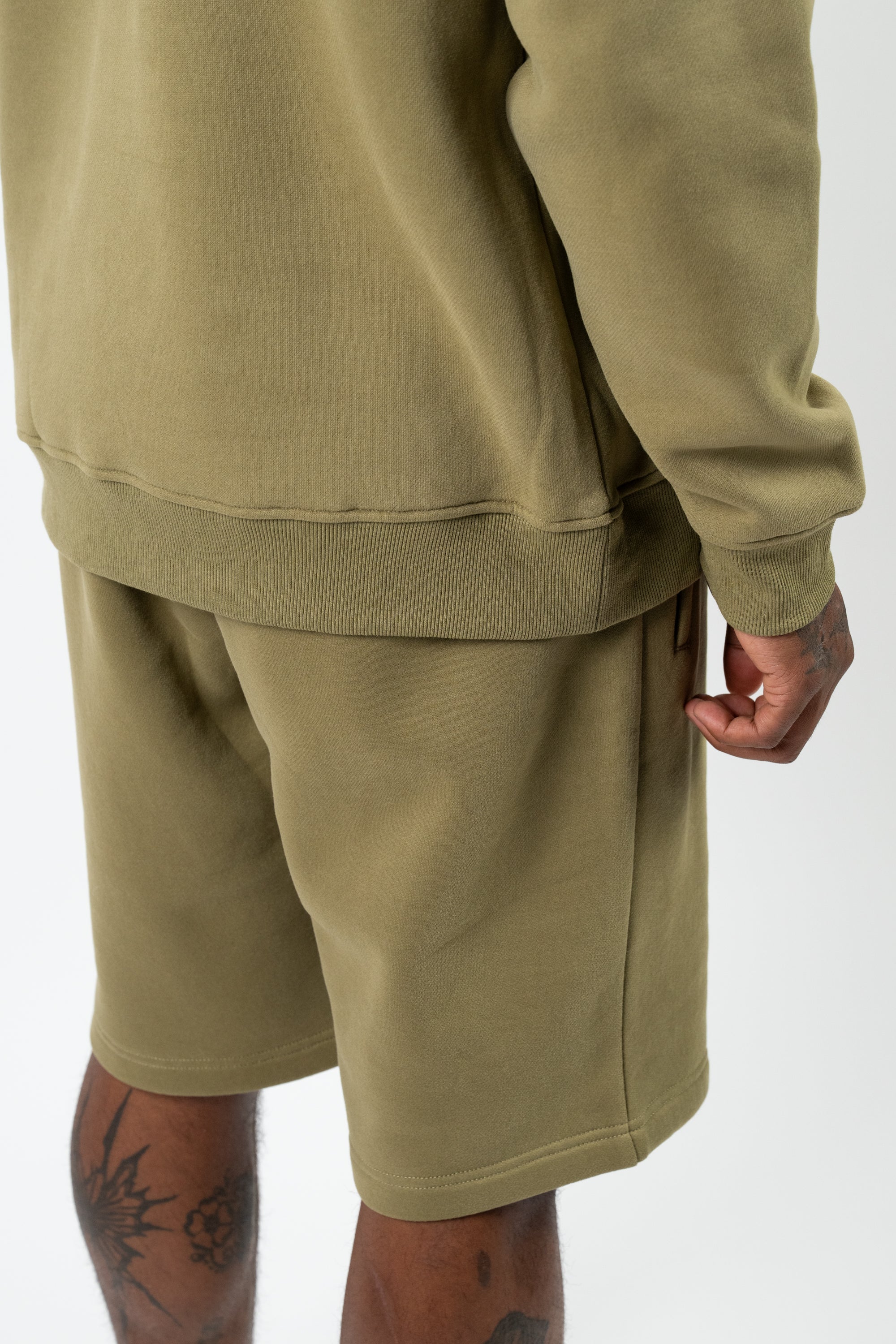 Model: Will, Size: Medium, Height: 5’10”/179cm #color_olive