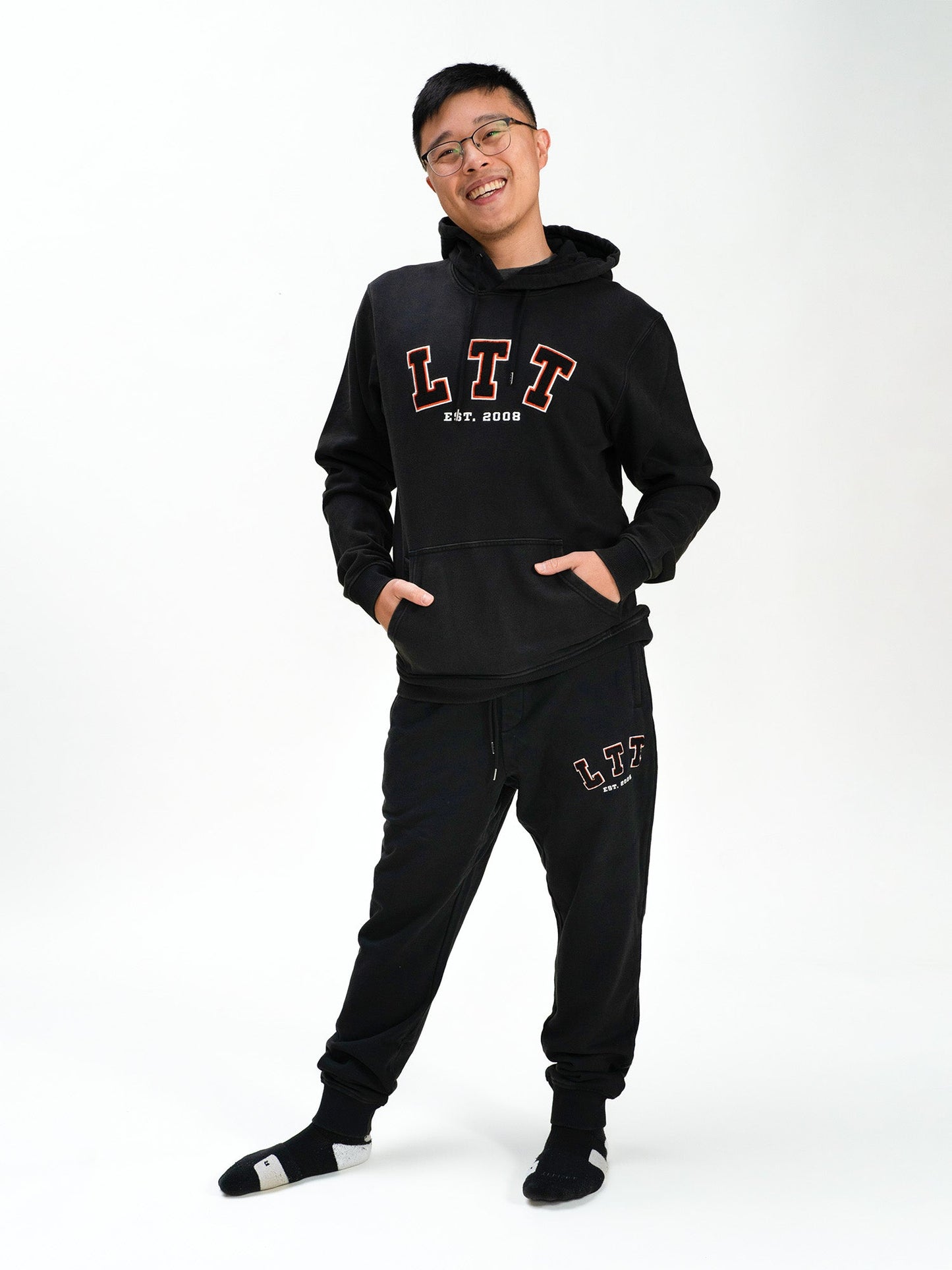 Model: Dennis, Size: Medium, Height: 5’7”/170cm